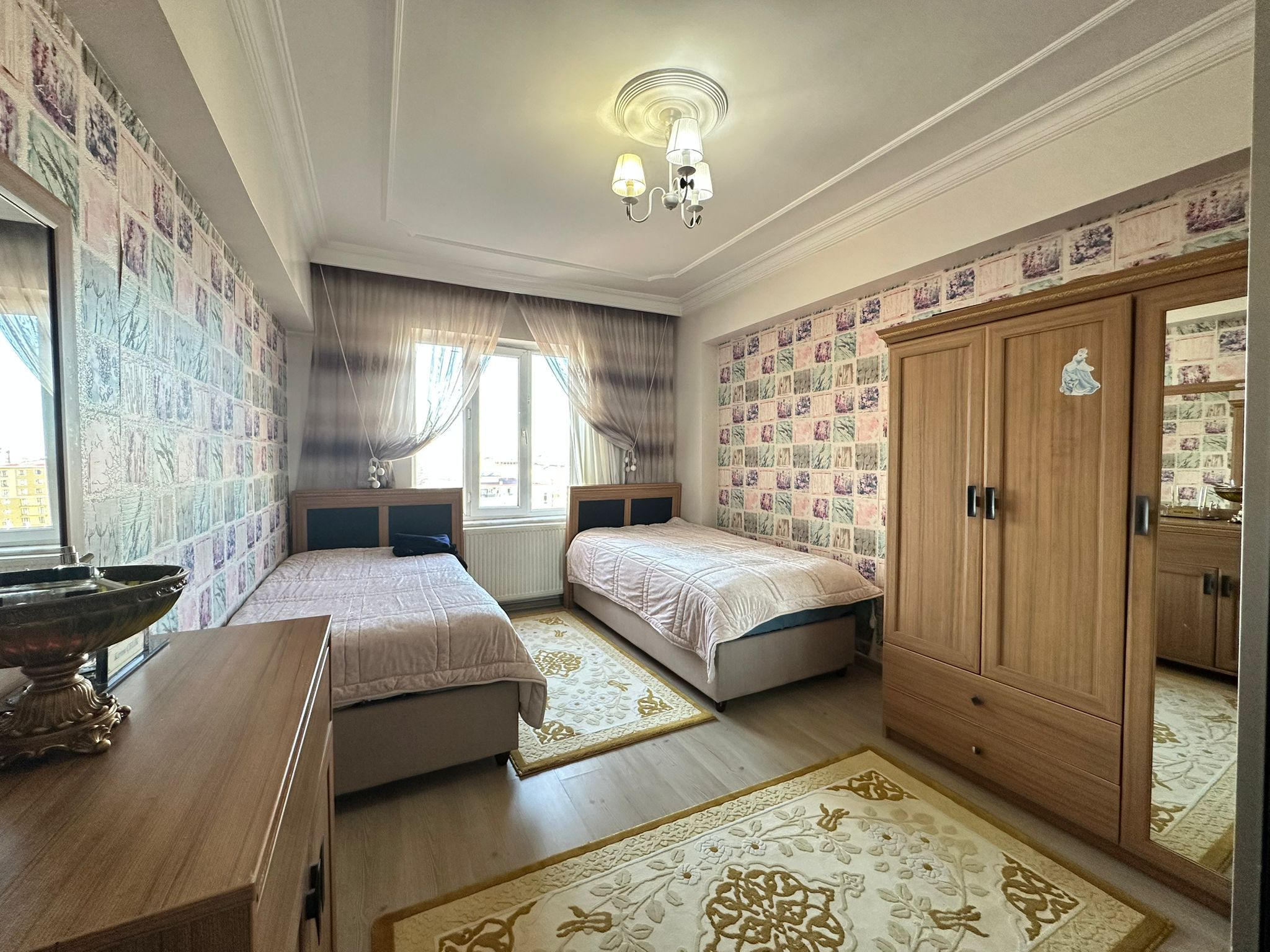 KAYAPINAR DİCLEKENTTE MERKEZ CADDE ÜSTÜNDE 4+1 LÜKS DAİRE