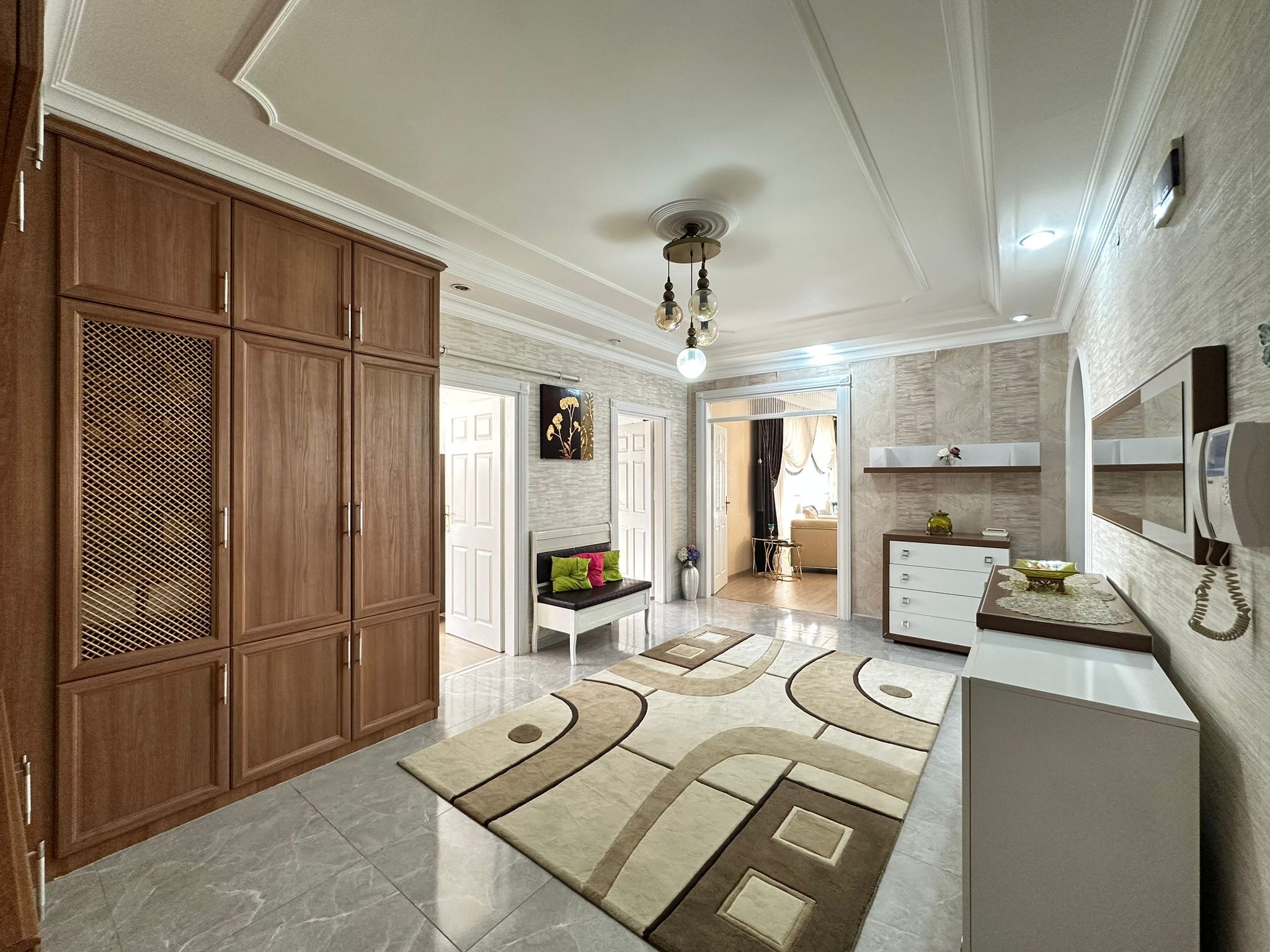 KAYAPINAR DİCLEKENTTE MERKEZ CADDE ÜSTÜNDE 4+1 LÜKS DAİRE