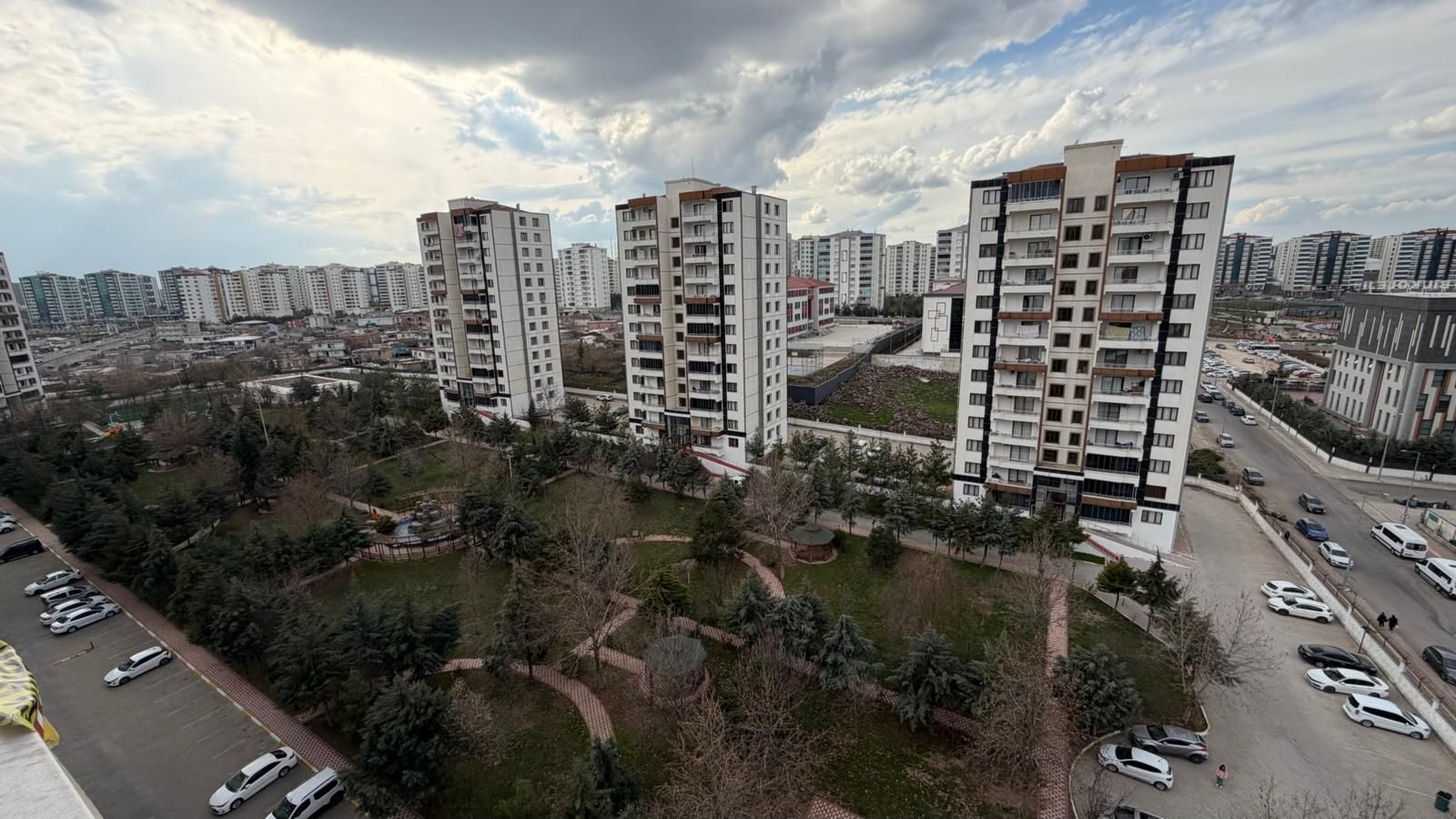 TEMA PARK CIVARINDA 4+1 SATILIK HAVUZLU LÜX DAİRE