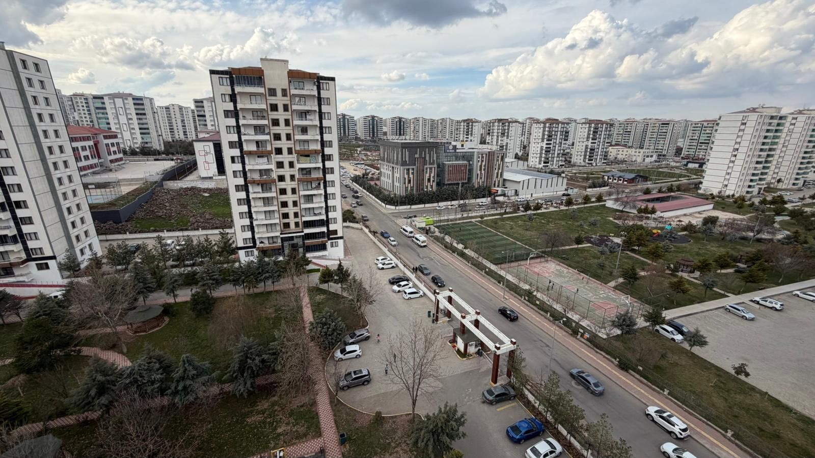 TEMA PARK CIVARINDA 4+1 SATILIK HAVUZLU LÜX DAİRE