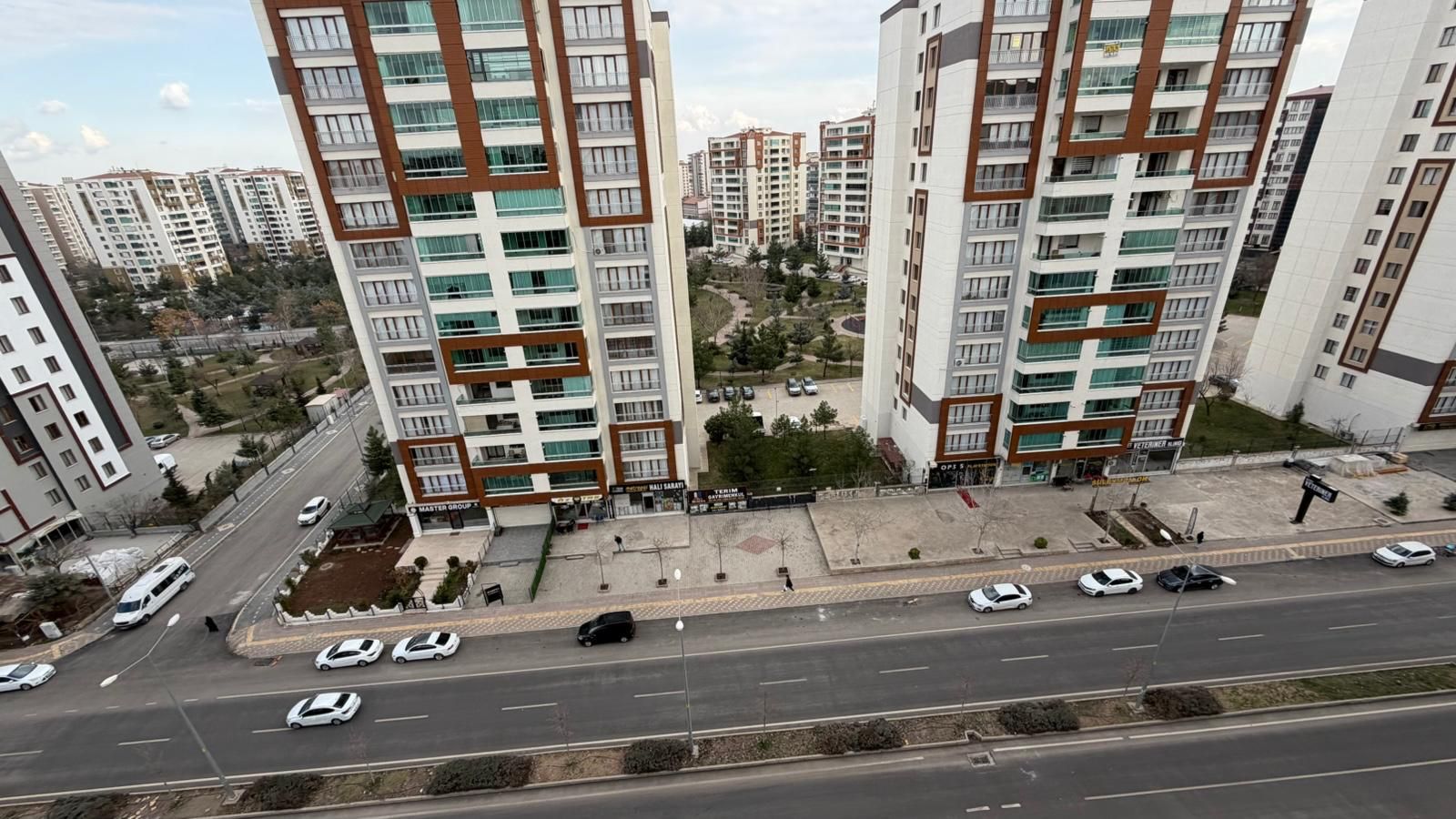 TEMA PARK CIVARINDA 4+1 SATILIK HAVUZLU LÜX DAİRE