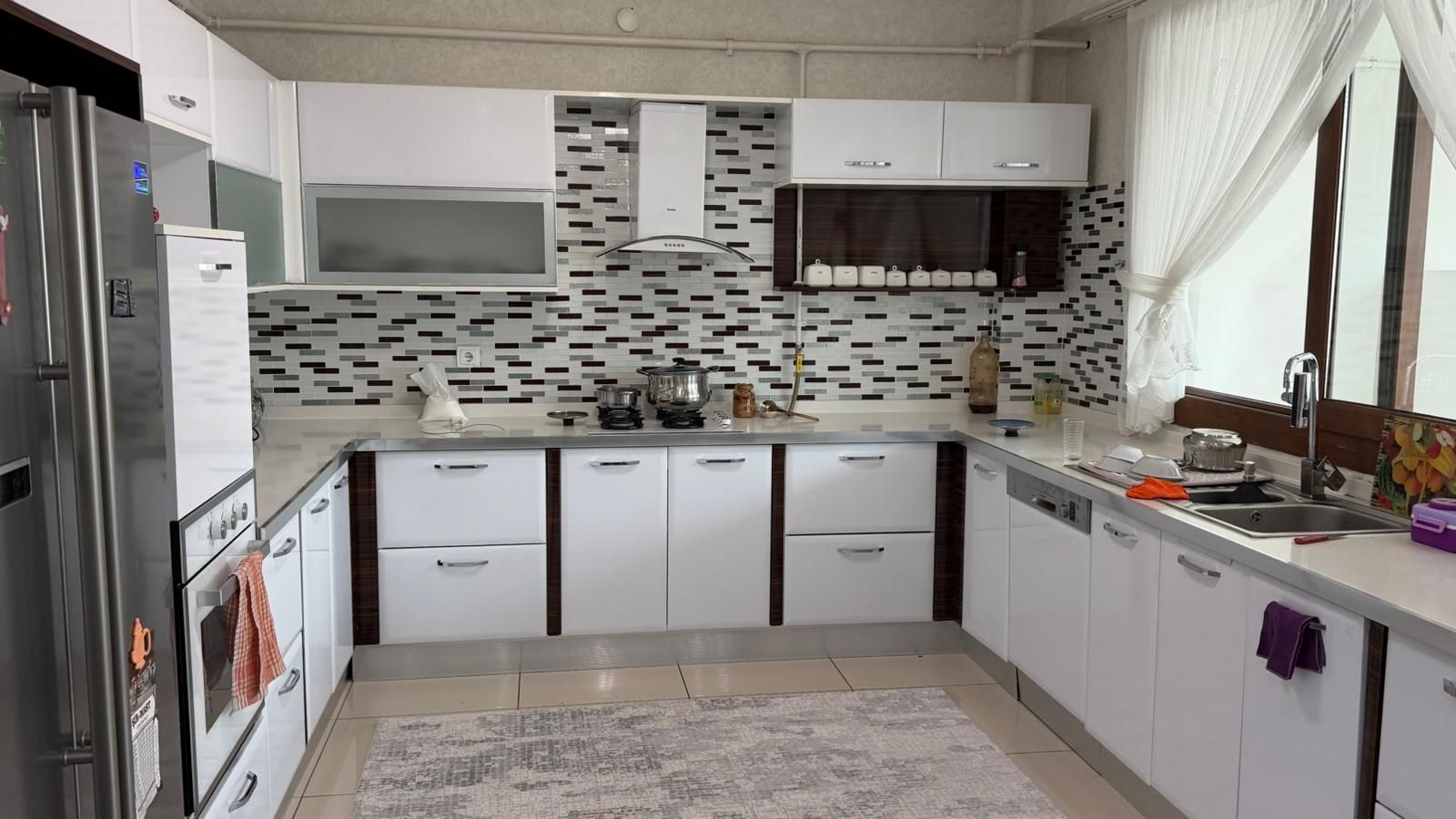 TEMA PARK CIVARINDA 4+1 SATILIK HAVUZLU LÜX DAİRE
