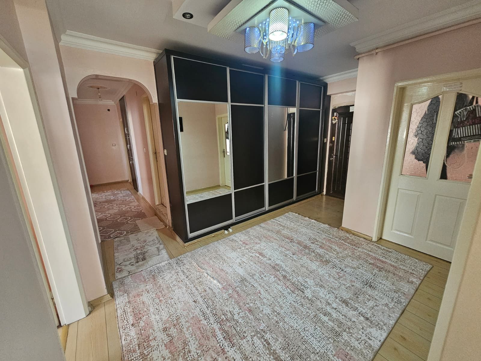 DİCLEKENTİN CAMİİ CİVARI ACİL SATILIK FIRSAT ARA KAT DAİRE
