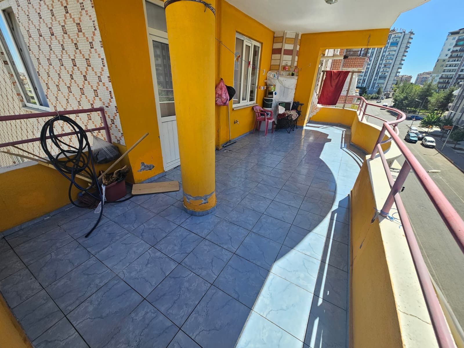 DİCLEKENTİN CAMİİ CİVARI ACİL SATILIK FIRSAT ARA KAT DAİRE