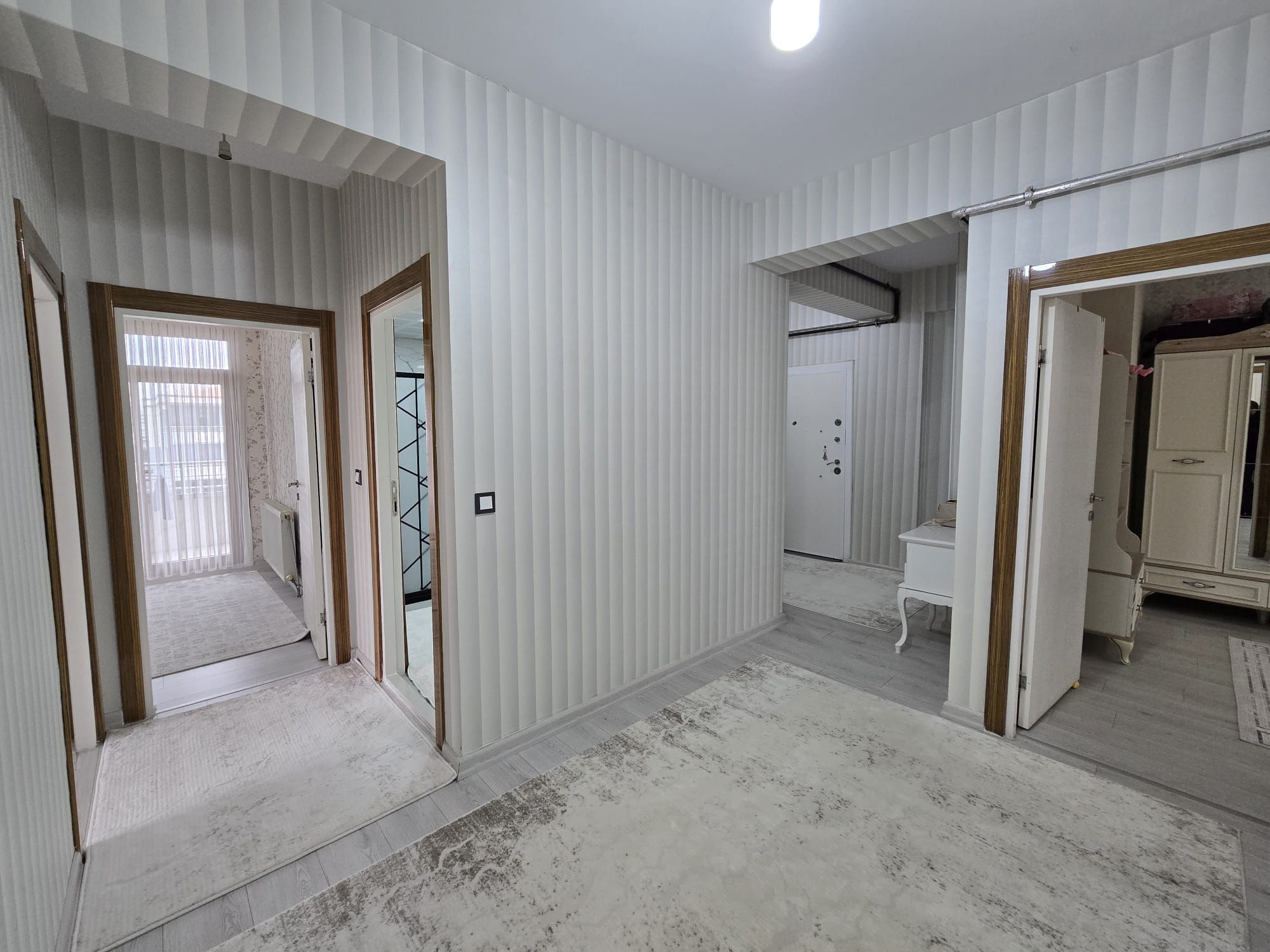 HAVA ALANI KAVŞAĞINA YÜRÜME MESAFESİNDE 3+1 FULL MASRAFLI SATILIK DAİRE