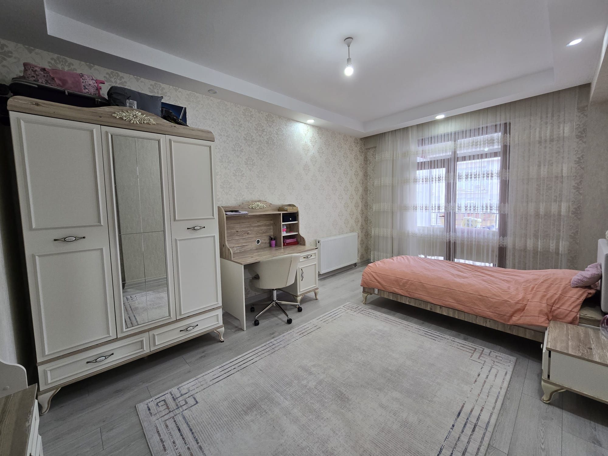 HAVA ALANI KAVŞAĞINA YÜRÜME MESAFESİNDE 3+1 FULL MASRAFLI SATILIK DAİRE