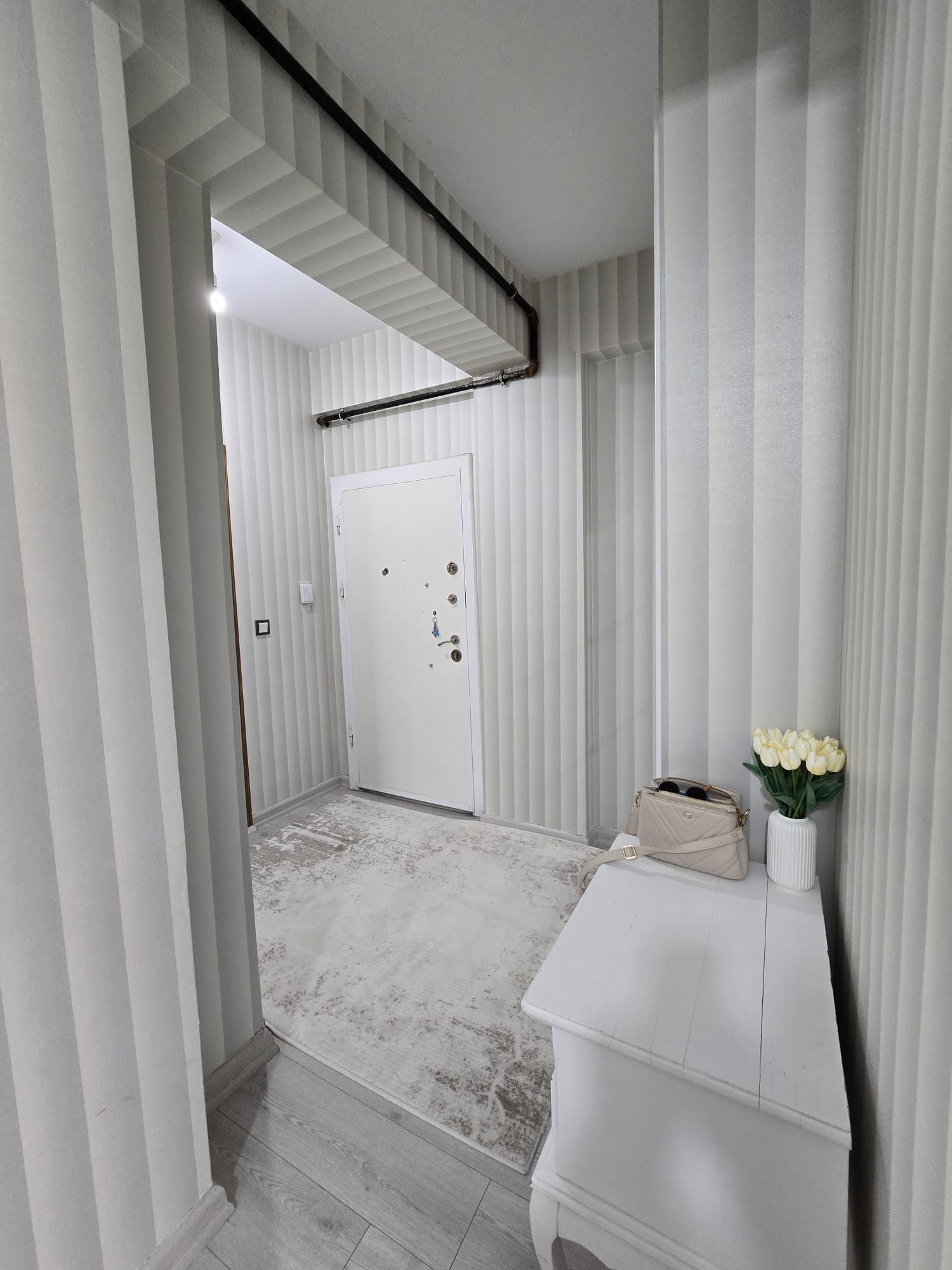 HAVA ALANI KAVŞAĞINA YÜRÜME MESAFESİNDE 3+1 FULL MASRAFLI SATILIK DAİRE
