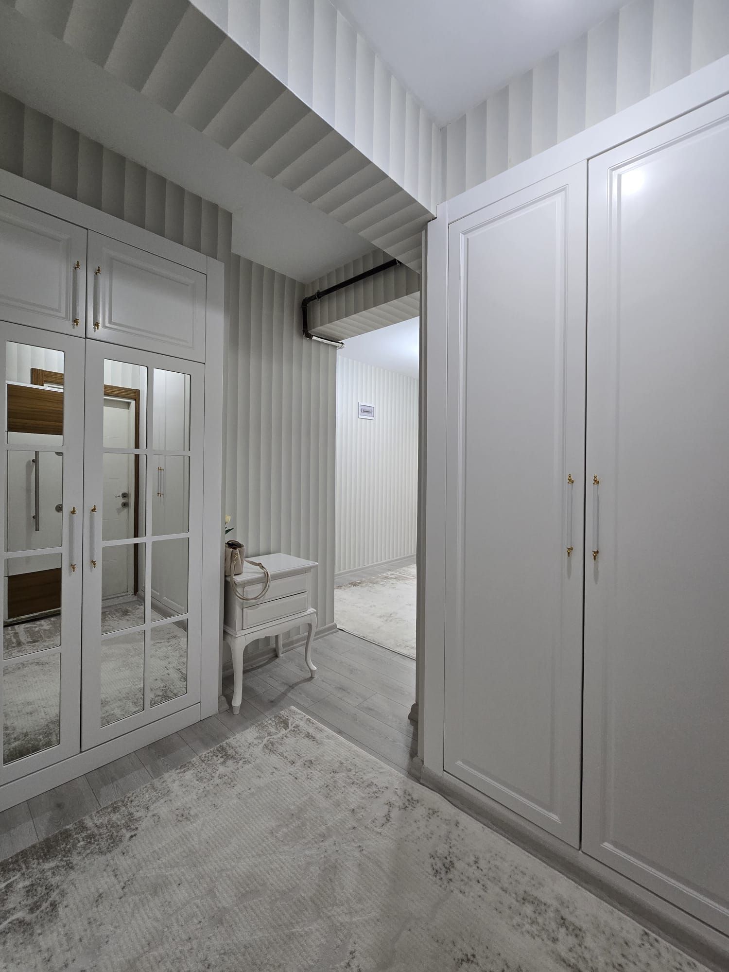 HAVA ALANI KAVŞAĞINA YÜRÜME MESAFESİNDE 3+1 FULL MASRAFLI SATILIK DAİRE
