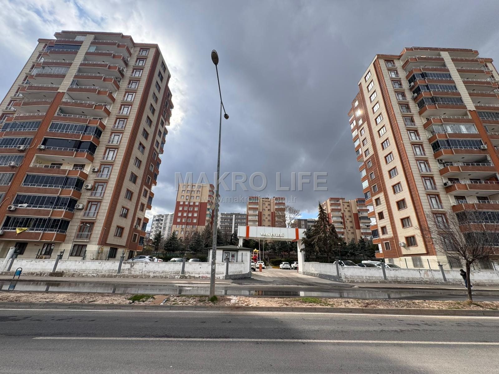 SEYRANTEEP TOPLU KONUTTA SATILIK 4+1 DAİRE