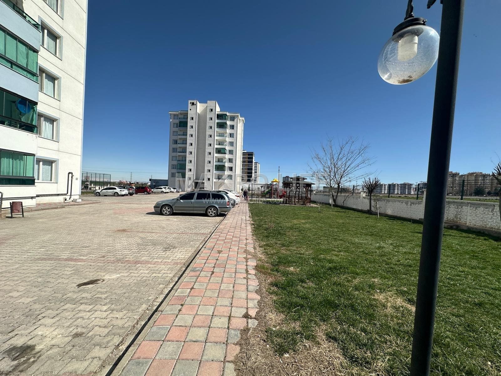 ÜÇKUYULARDA 2 BLOKLU SİTEDE SATILIK FIRSAT 2+1 DAİRE