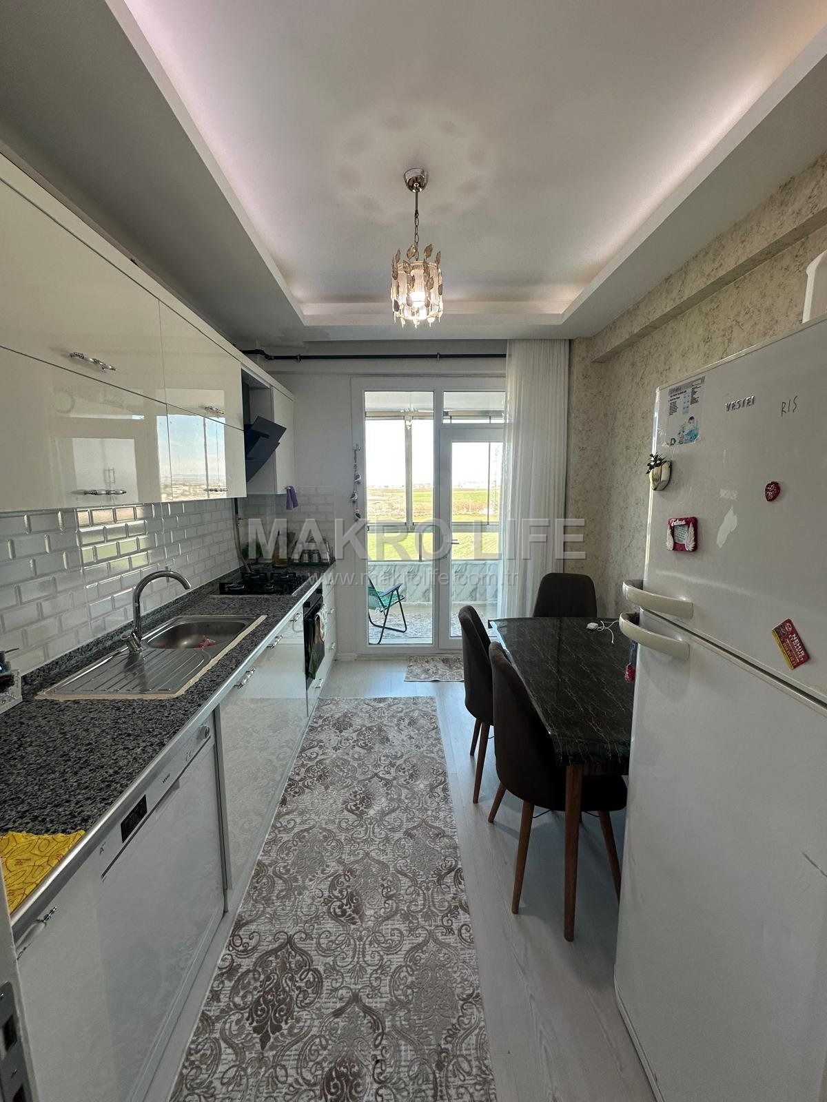 ÜÇKUYULARDA 2 BLOKLU SİTEDE SATILIK FIRSAT 2+1 DAİRE