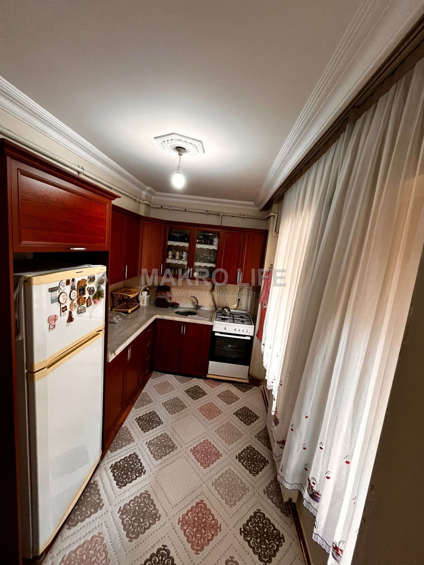 HUZUR EVLERİNDE 2+1 KAT MÜTKİYETLİ HASARSIZ ARA KAT SATILIK DAİRE