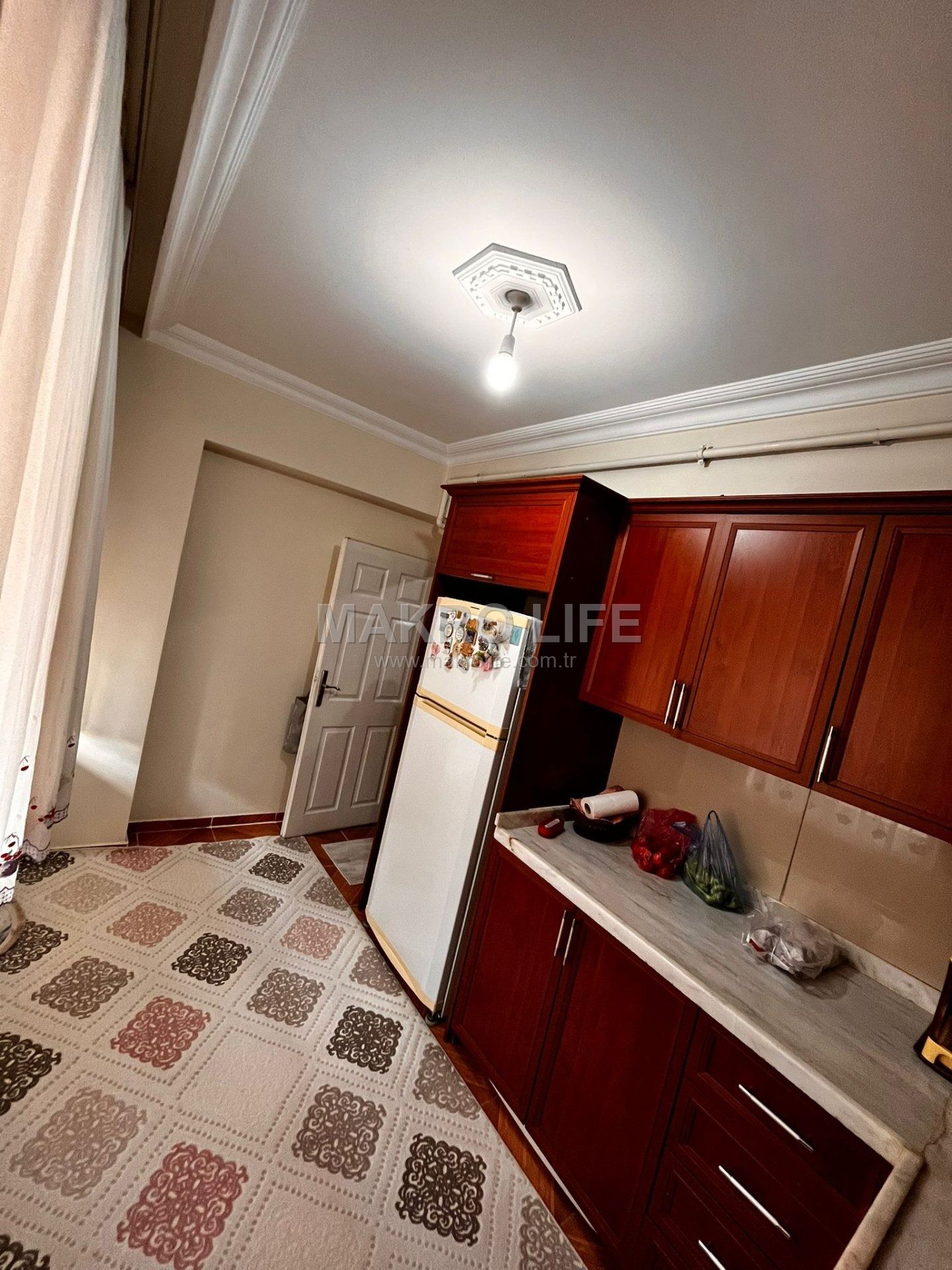 HUZUR EVLERİNDE 2+1 KAT MÜTKİYETLİ HASARSIZ ARA KAT SATILIK DAİRE