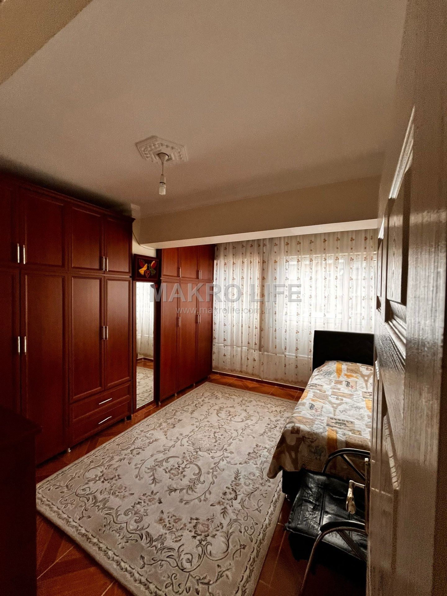 HUZUR EVLERİNDE 2+1 KAT MÜTKİYETLİ HASARSIZ ARA KAT SATILIK DAİRE
