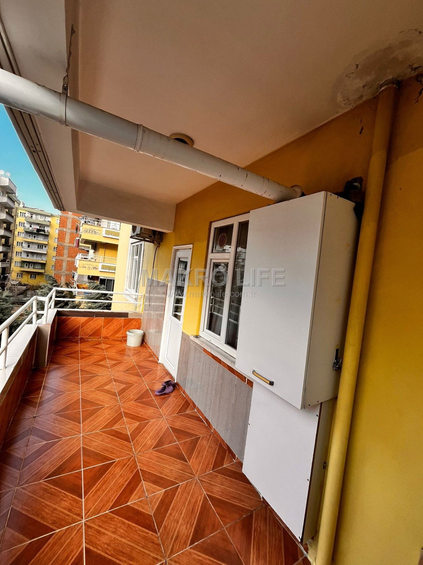 HUZUR EVLERİNDE 2+1 KAT MÜTKİYETLİ HASARSIZ ARA KAT SATILIK DAİRE