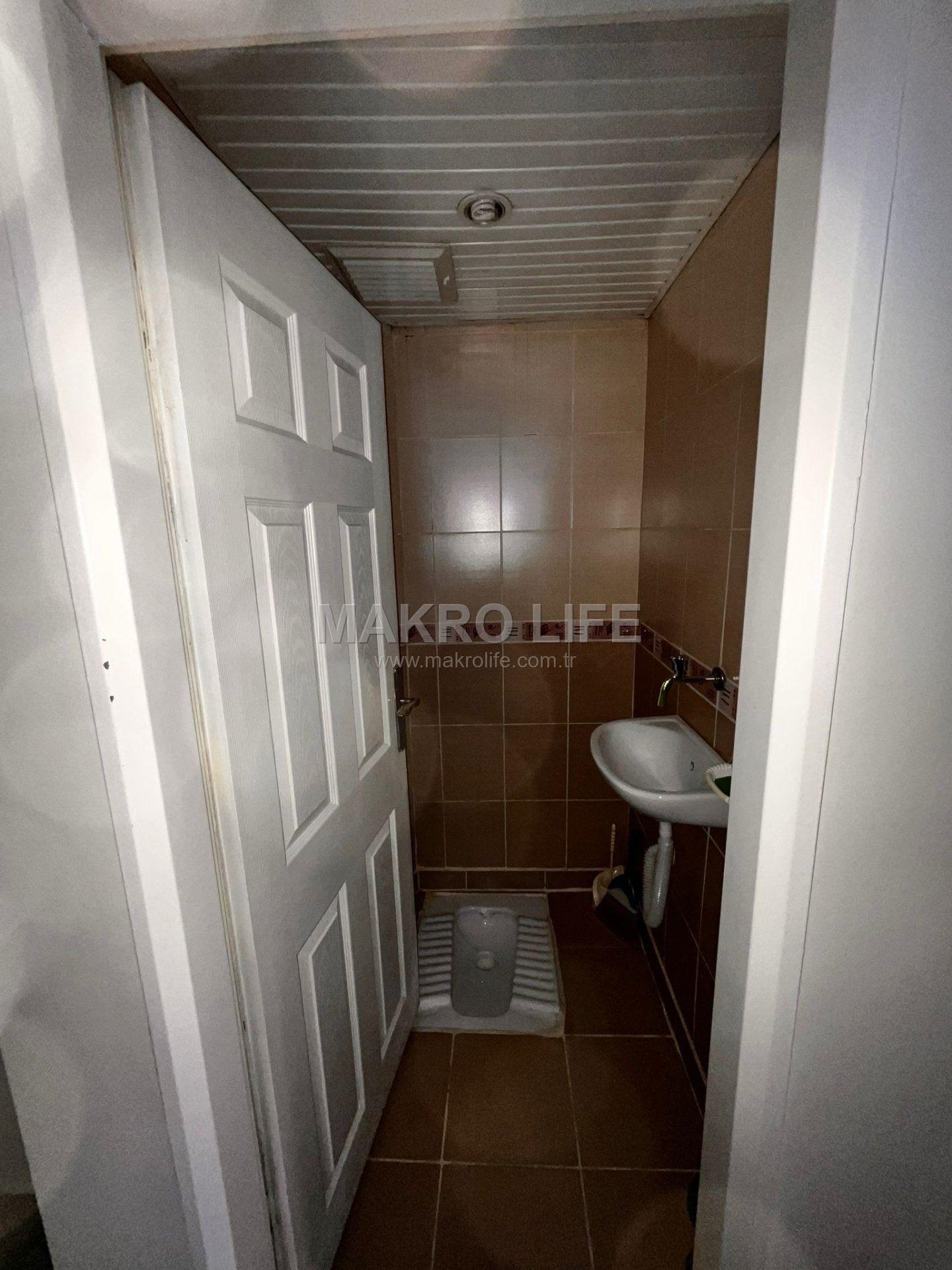 HUZUR EVLERİNDE 2+1 KAT MÜTKİYETLİ HASARSIZ ARA KAT SATILIK DAİRE