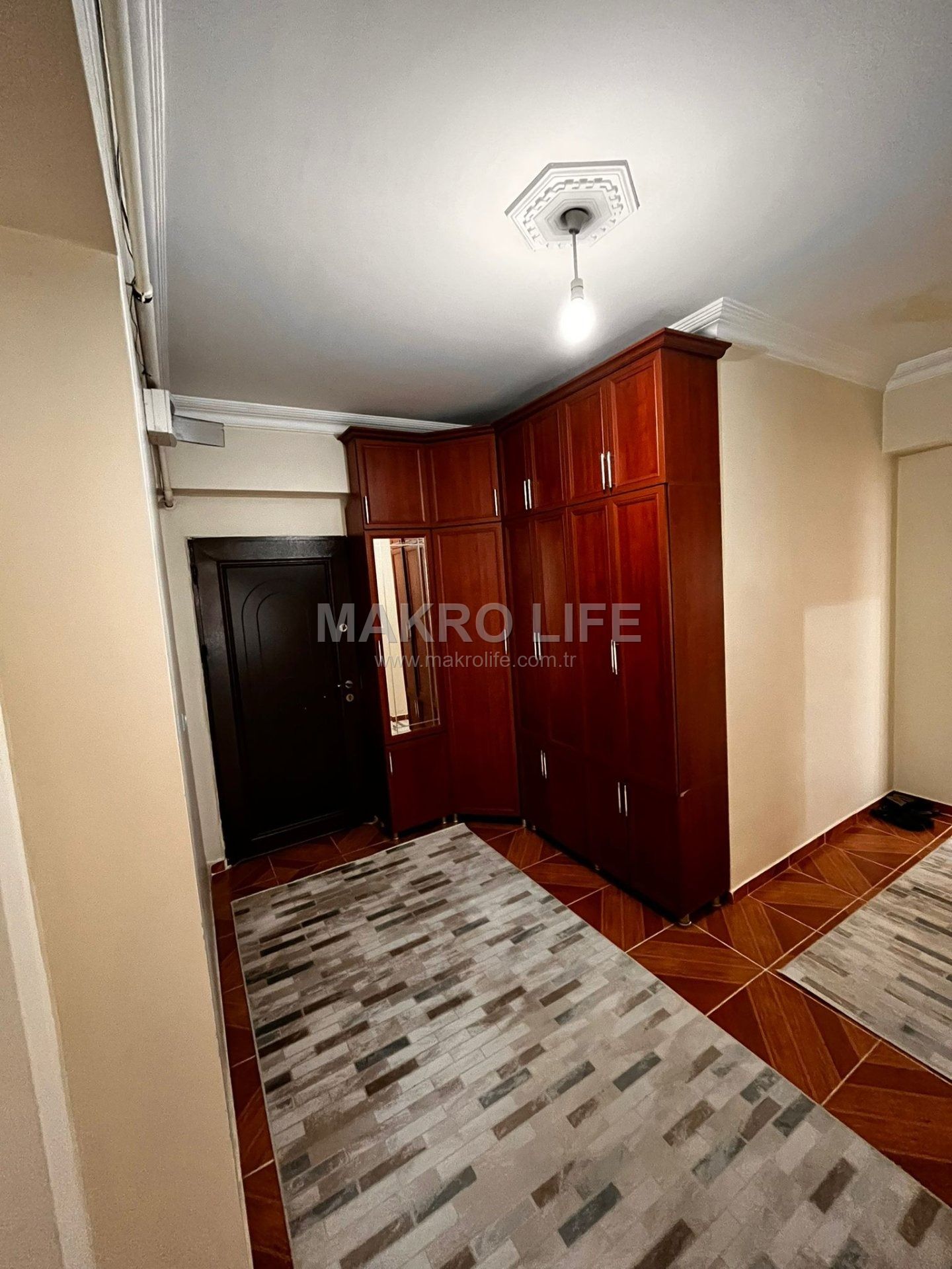 HUZUR EVLERİNDE 2+1 KAT MÜTKİYETLİ HASARSIZ ARA KAT SATILIK DAİRE