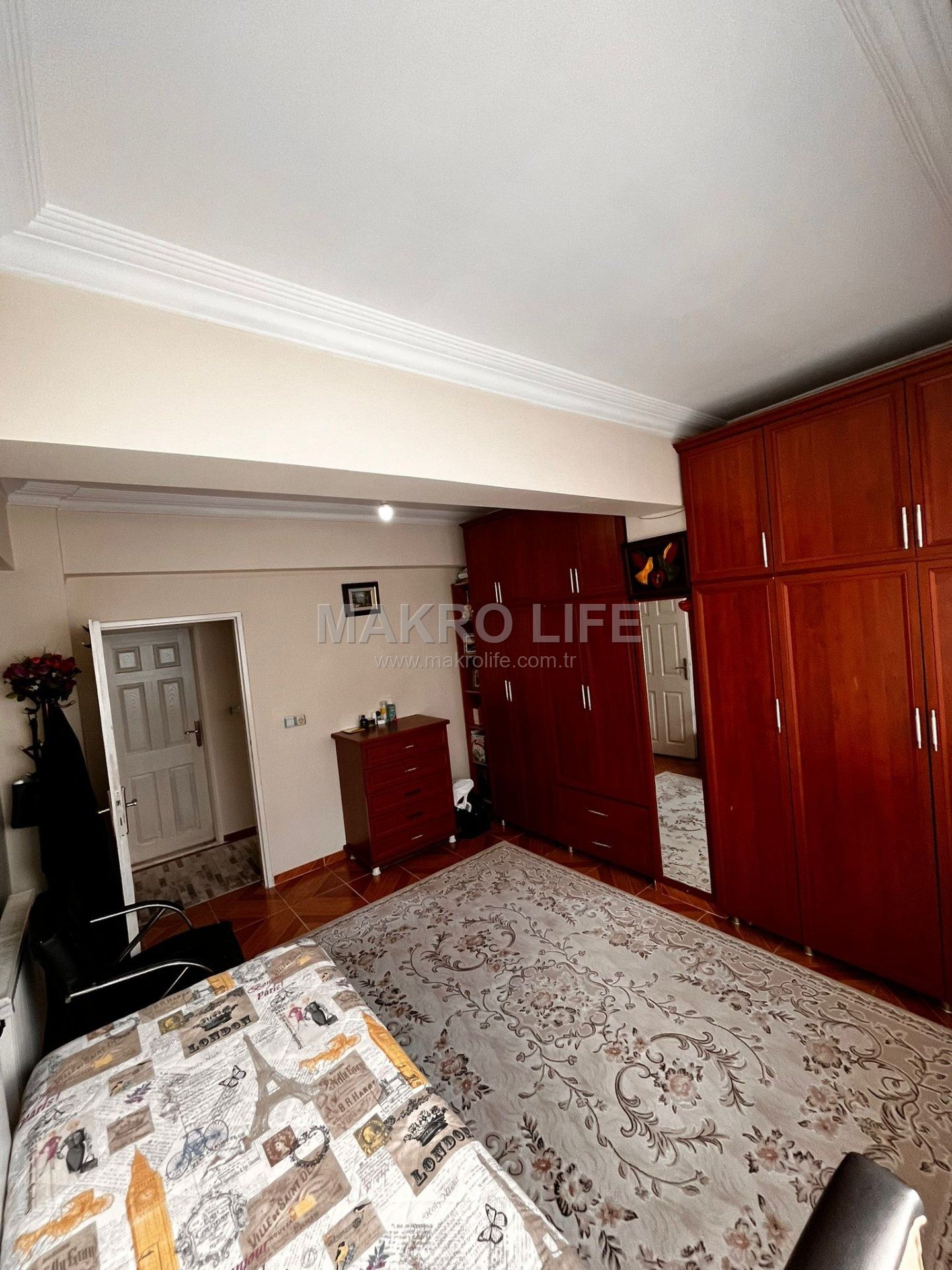 HUZUR EVLERİNDE 2+1 KAT MÜTKİYETLİ HASARSIZ ARA KAT SATILIK DAİRE