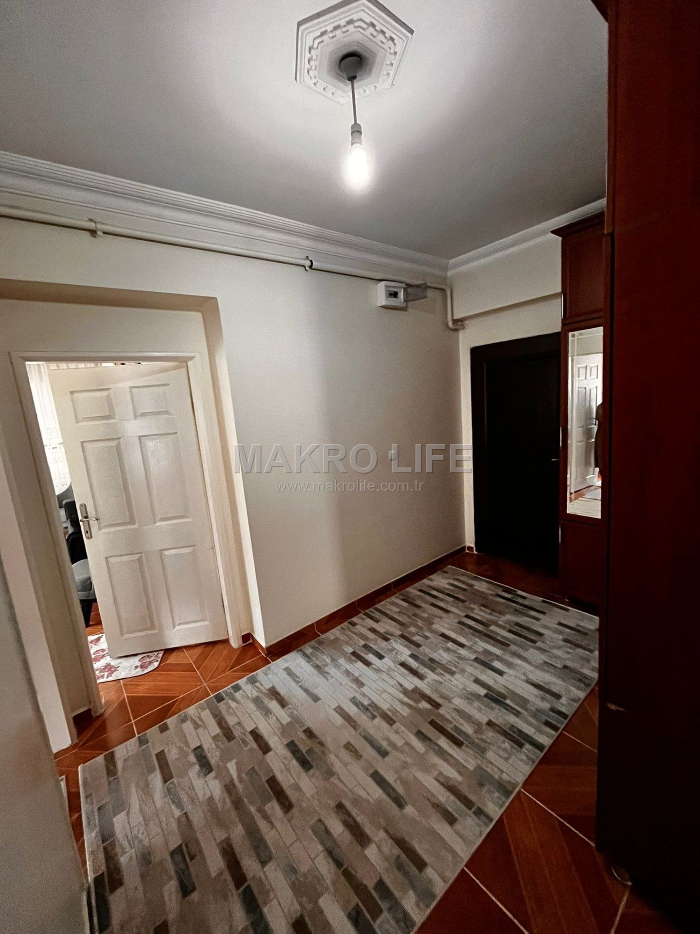 HUZUR EVLERİNDE 2+1 KAT MÜTKİYETLİ HASARSIZ ARA KAT SATILIK DAİRE