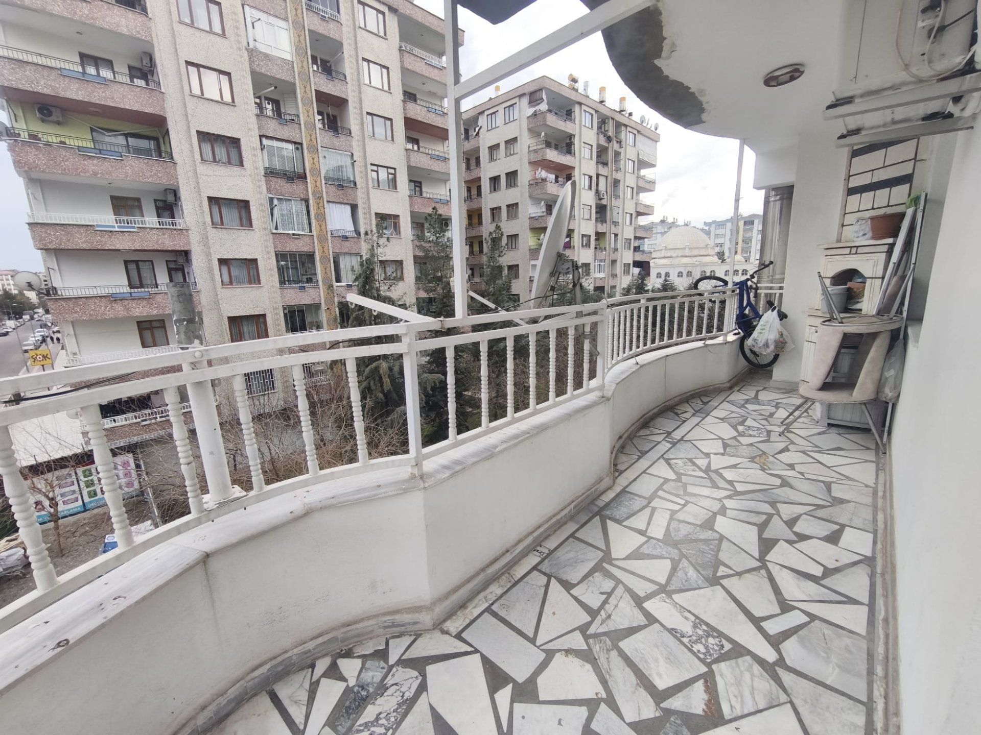 KAYAPINAR SPOR KOMPLEKSİ YANI 3+1 FUL YAPILI ARA KAT DAİRE