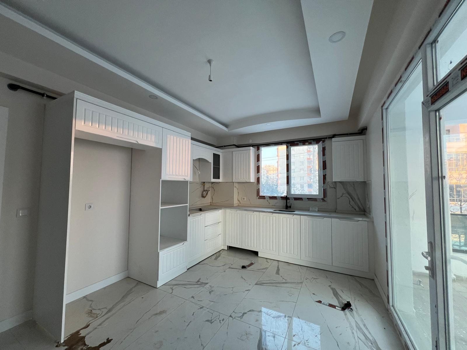 ESKİ SİVEREK CADDESİ'NDE SIFIR