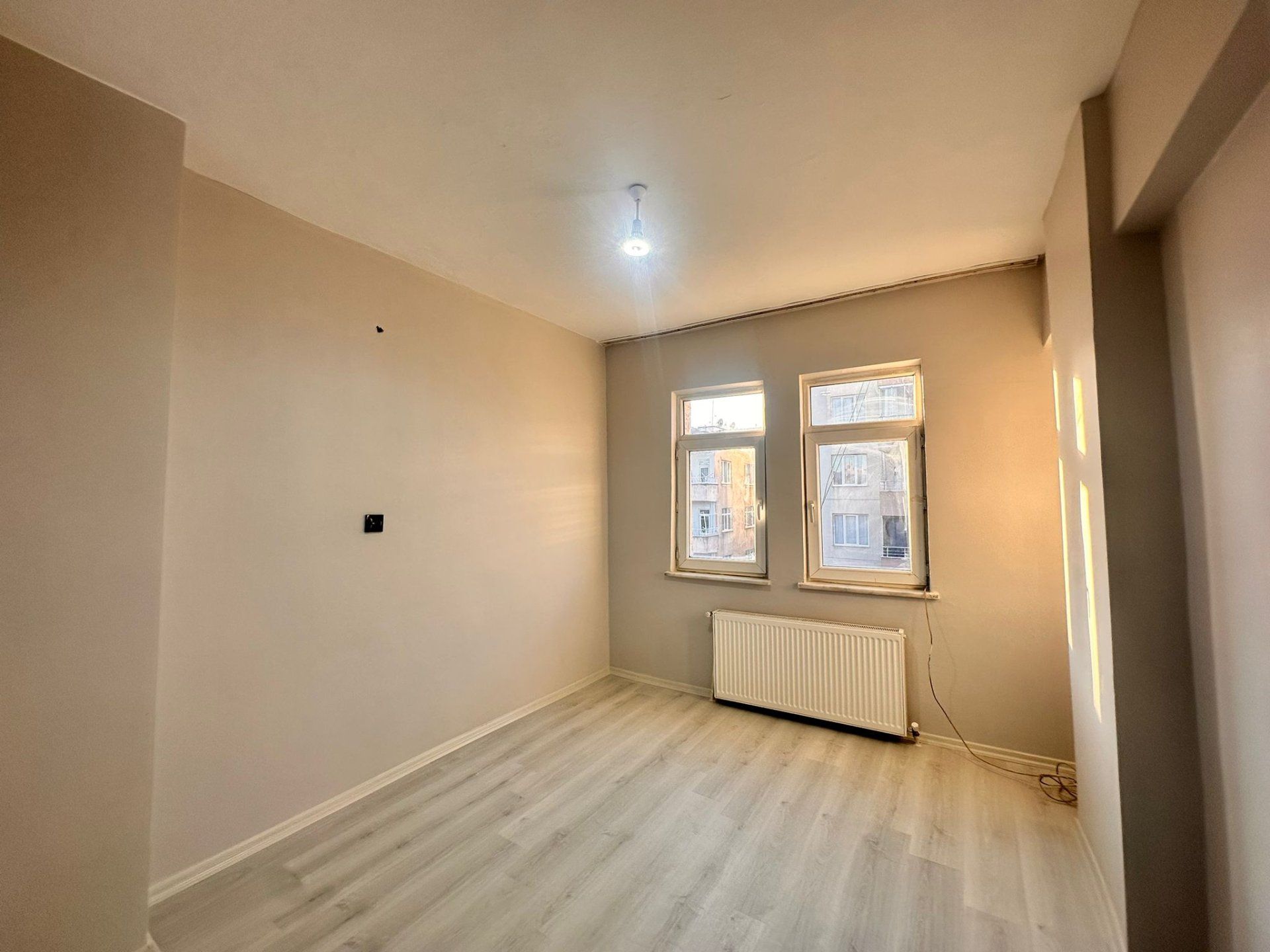 POLİS OKULU ARKA TARAFINDA FULL BAKIMLI KOOPERATİF 3+1 SATILIK DAİRE DAİRE