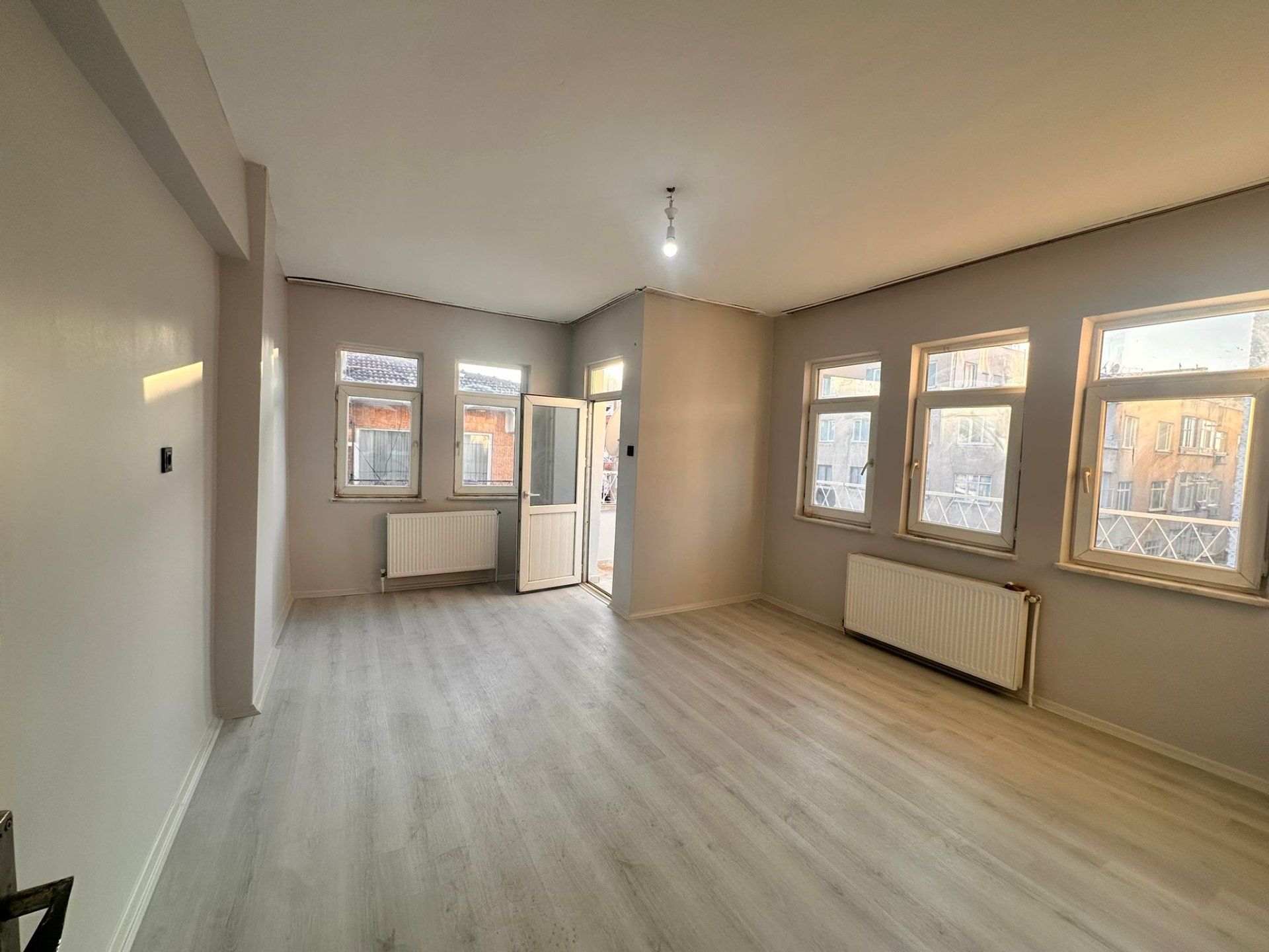 POLİS OKULU ARKA TARAFINDA FULL BAKIMLI KOOPERATİF 3+1 SATILIK DAİRE DAİRE