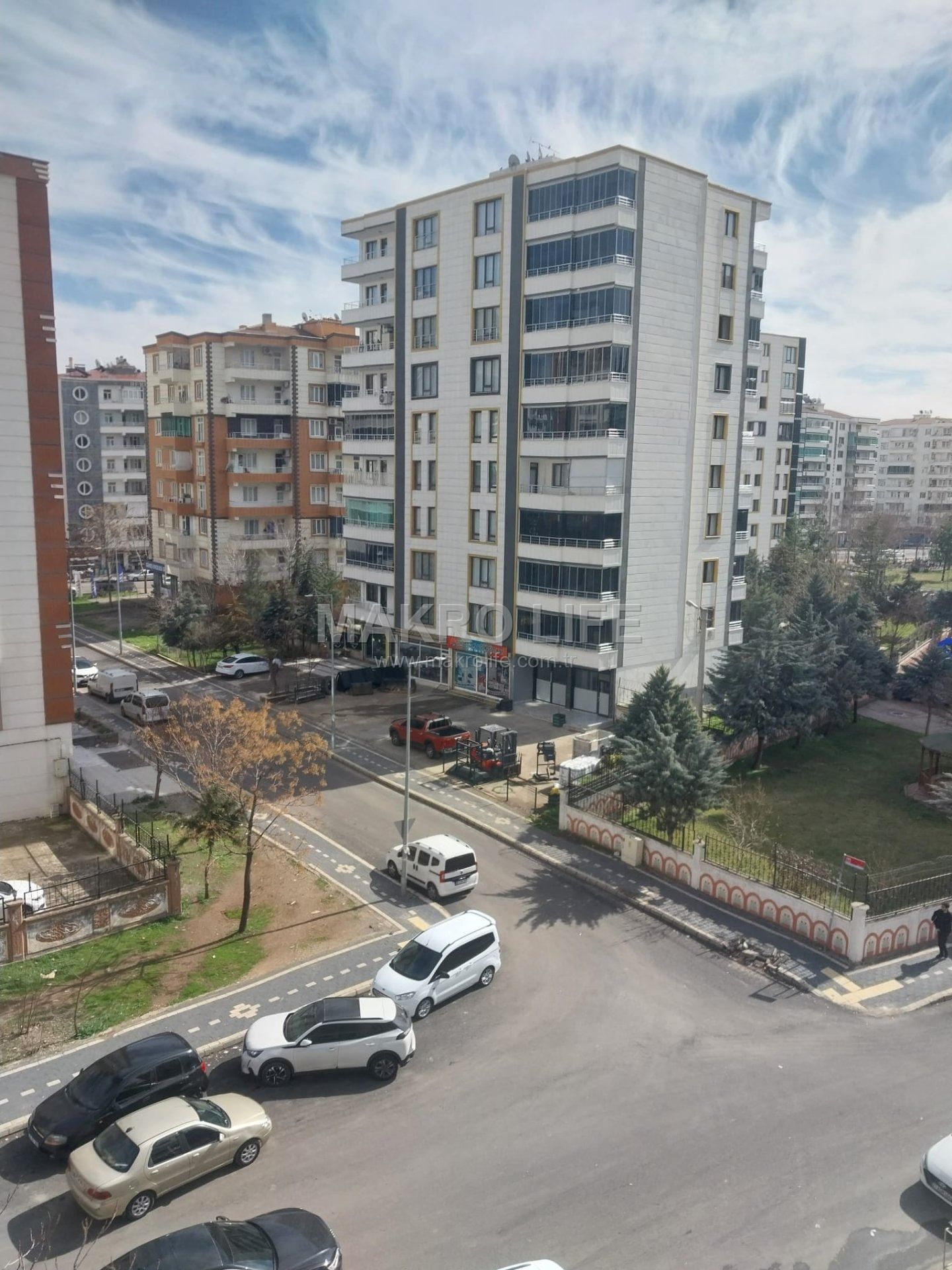 KAYAPINAR 75 CADDE LUNAPARK KARŞISI SATILIK 4+1 DAİRE