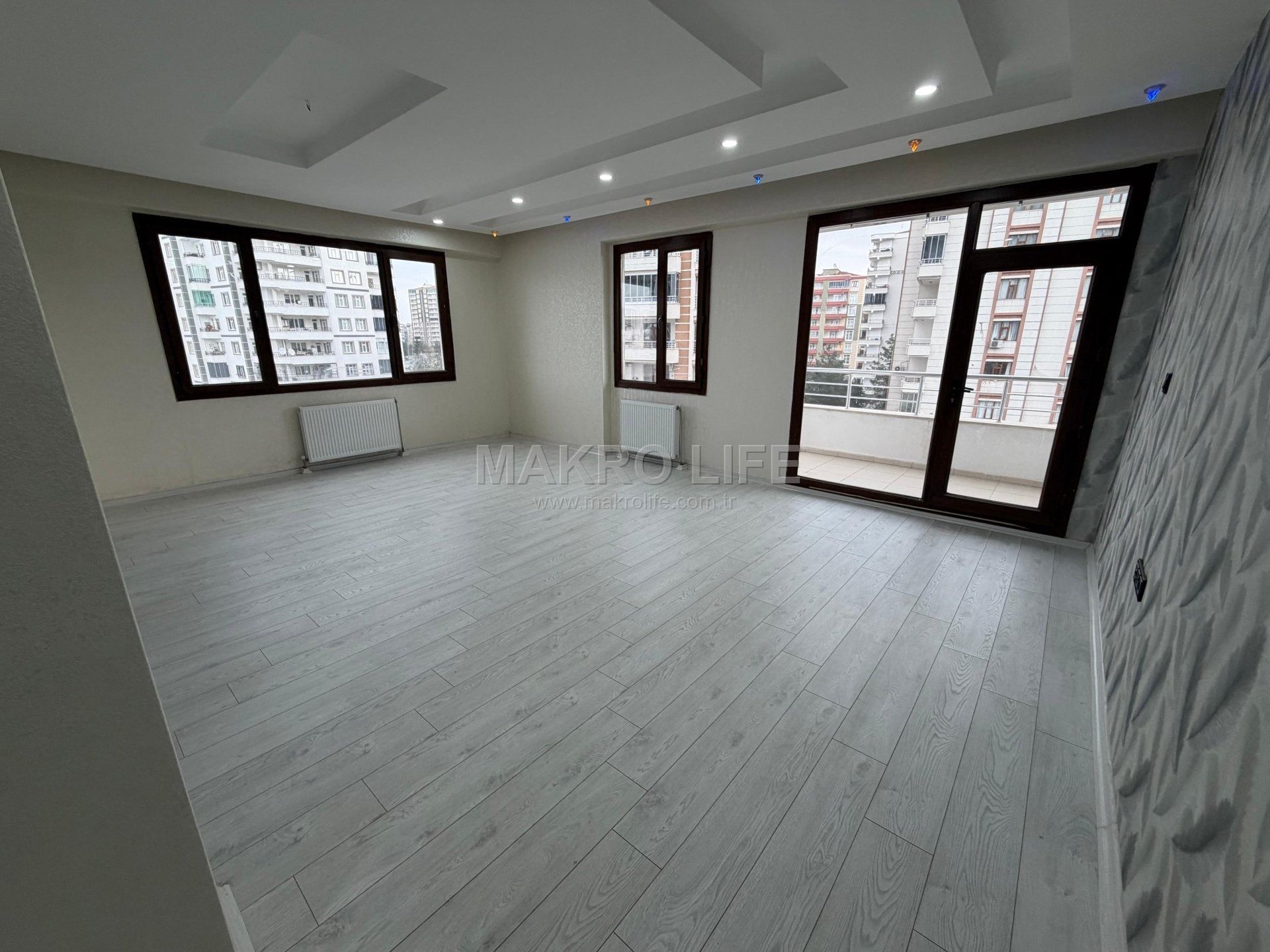 KAYAPINAR 75 CADDE LUNAPARK KARŞISI SATILIK 4+1 DAİRE