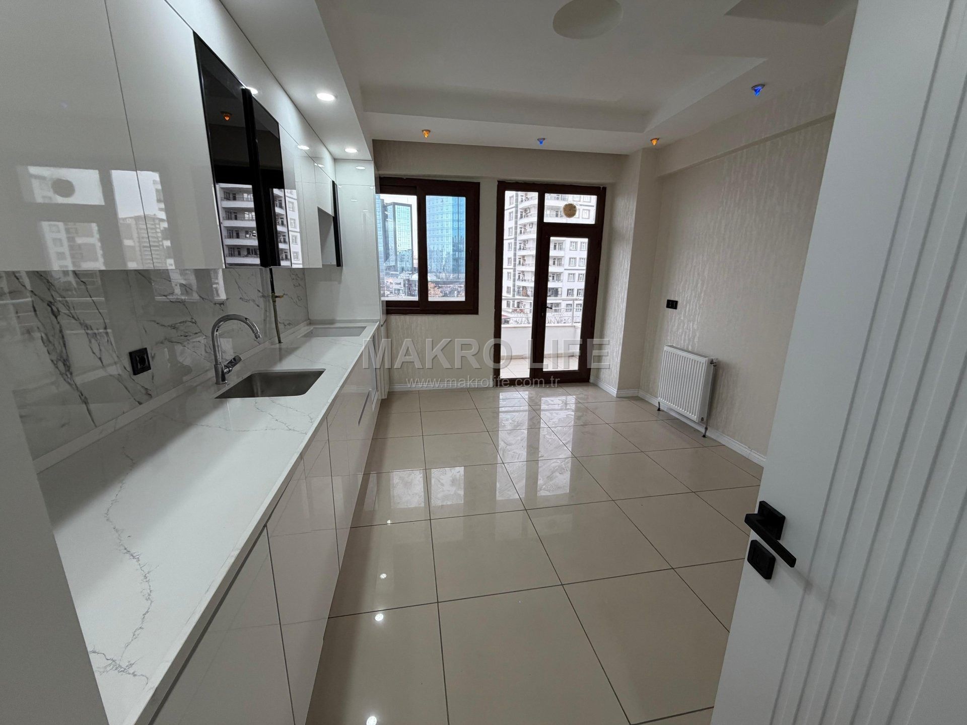 KAYAPINAR 75 CADDE LUNAPARK KARŞISI SATILIK 4+1 DAİRE