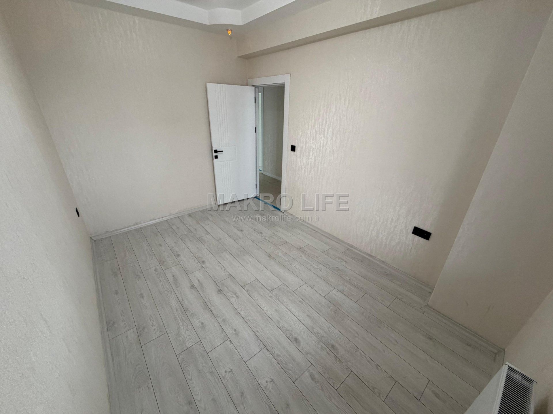 KAYAPINAR 75 CADDE LUNAPARK KARŞISI SATILIK 4+1 DAİRE