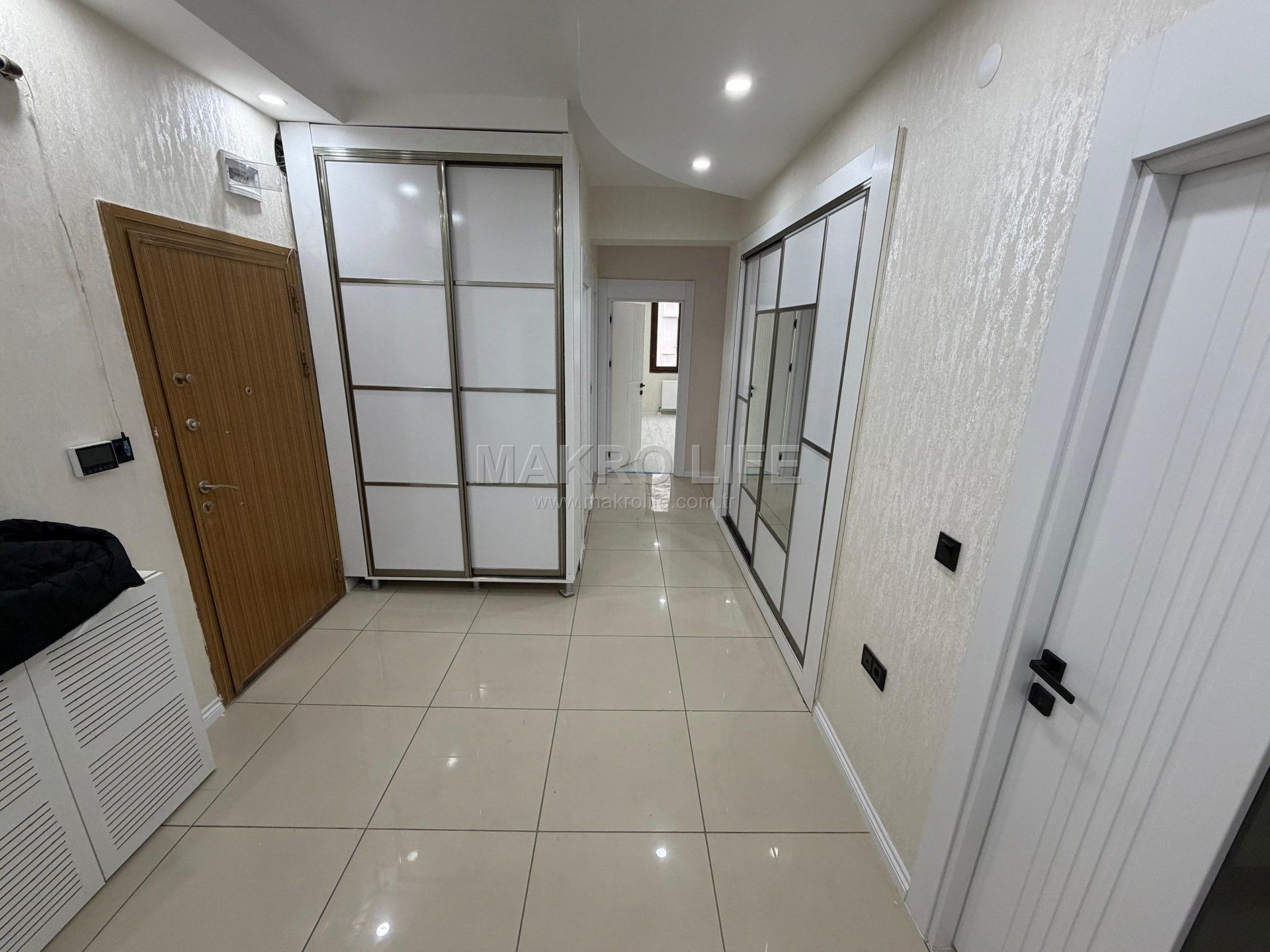 KAYAPINAR 75 CADDE LUNAPARK KARŞISI SATILIK 4+1 DAİRE