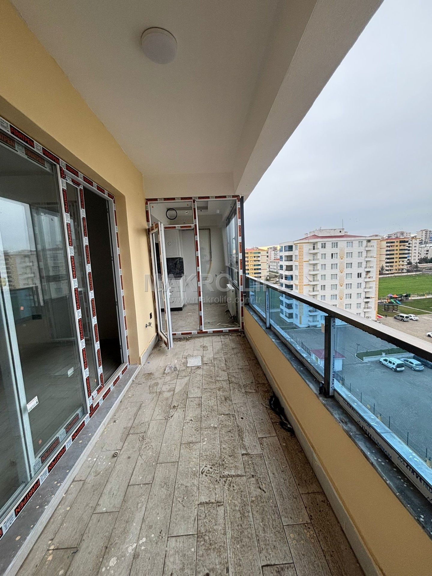 MAKRO LİFE AHMET KAYA CADDESİ ÜZERİ SIFIR BÜYÜK TİP 2+1 SATILIK DAİRE SATIYOR