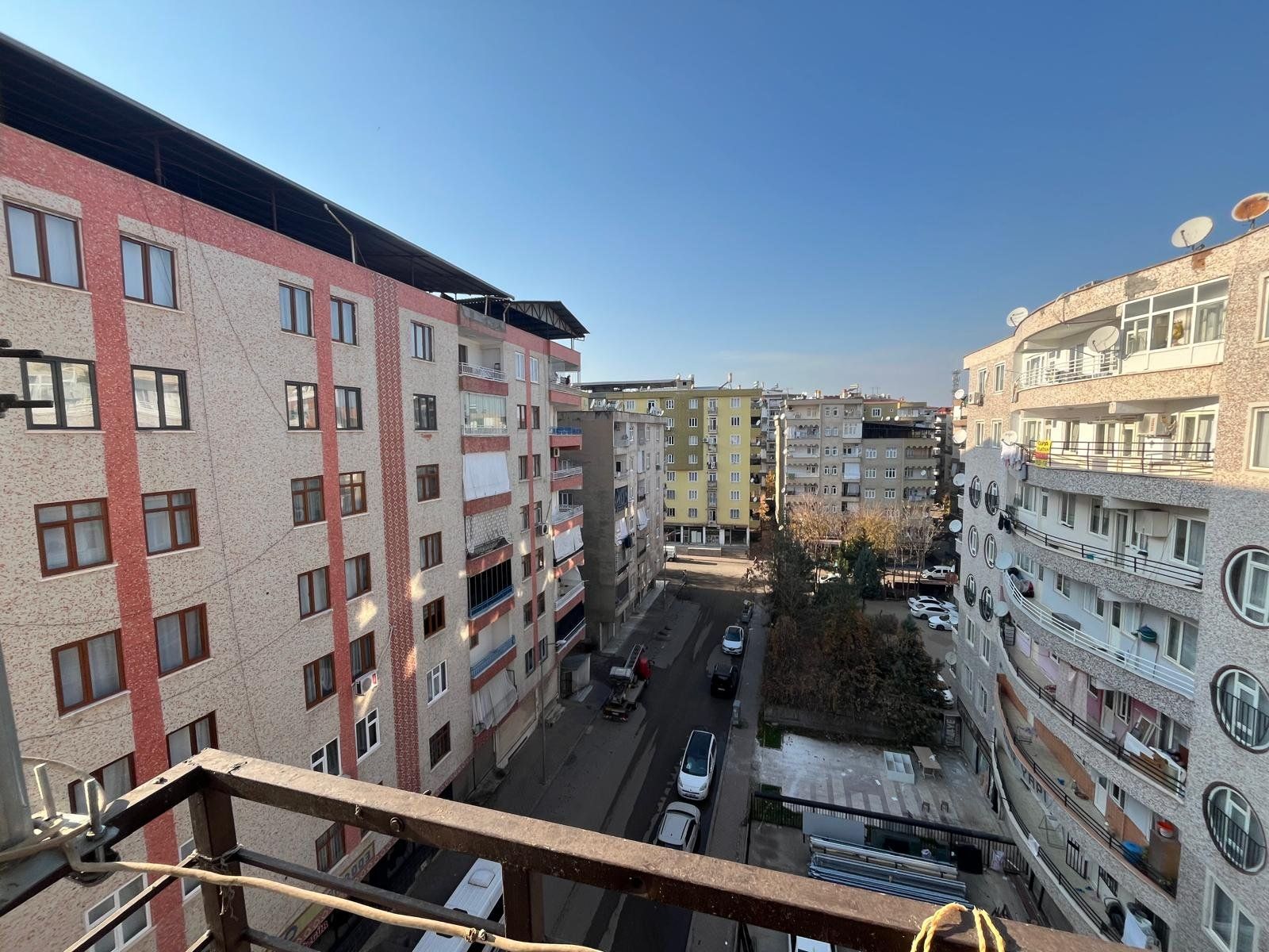 HUZUREVLERİNDE SATILIK 2+1 DAİRE