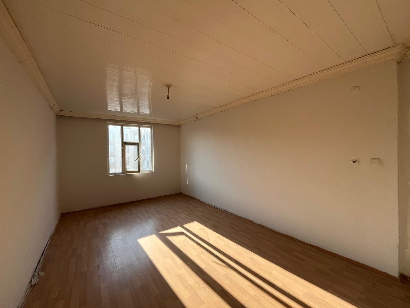 HUZUREVLERİNDE SATILIK 2+1 DAİRE