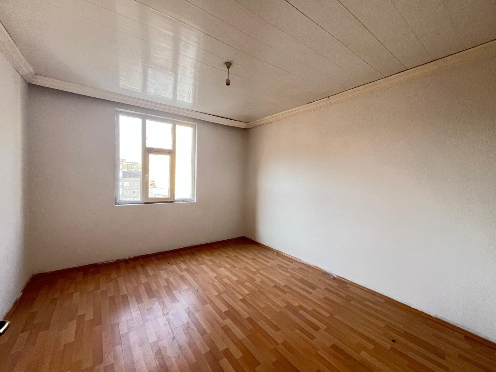 HUZUREVLERİNDE SATILIK 2+1 DAİRE