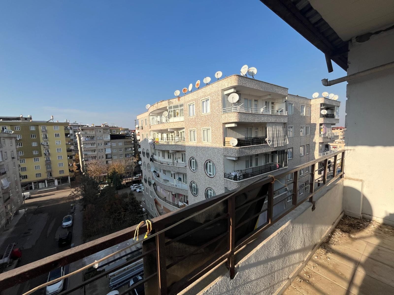 HUZUREVLERİNDE SATILIK 2+1 DAİRE