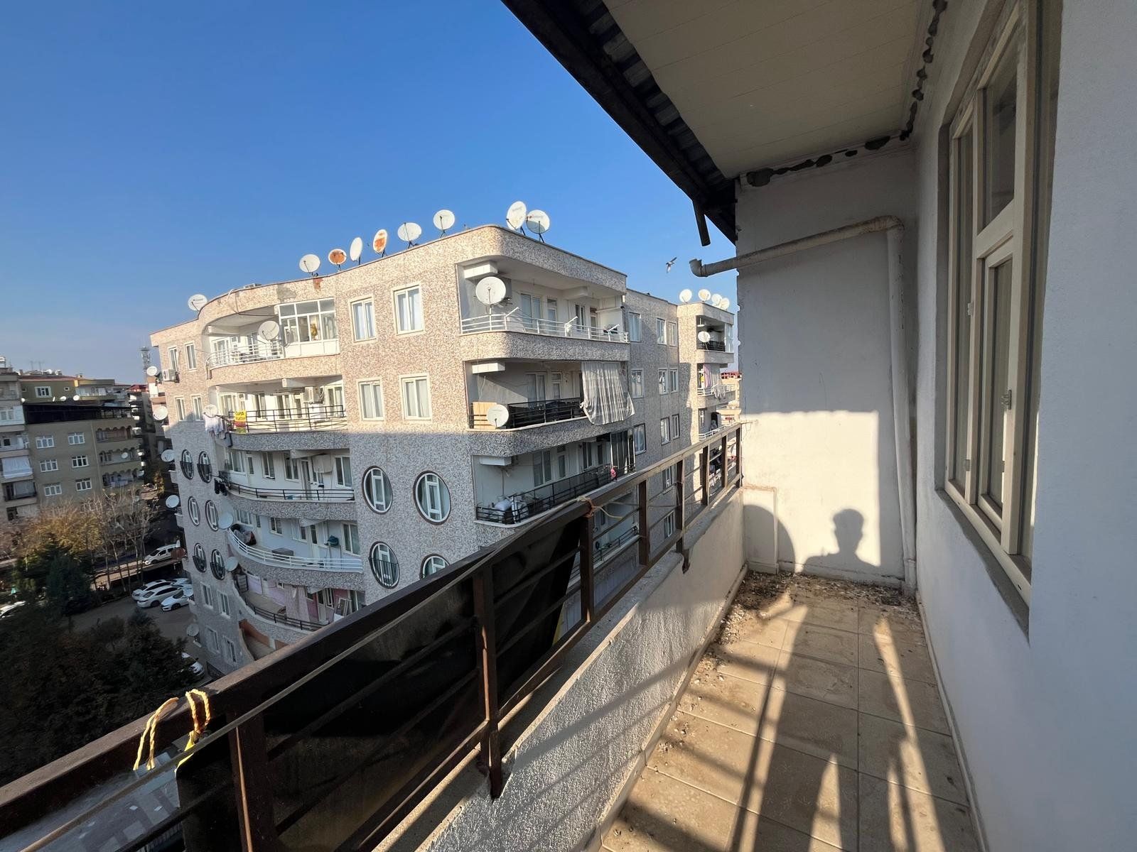 HUZUREVLERİNDE SATILIK 2+1 DAİRE