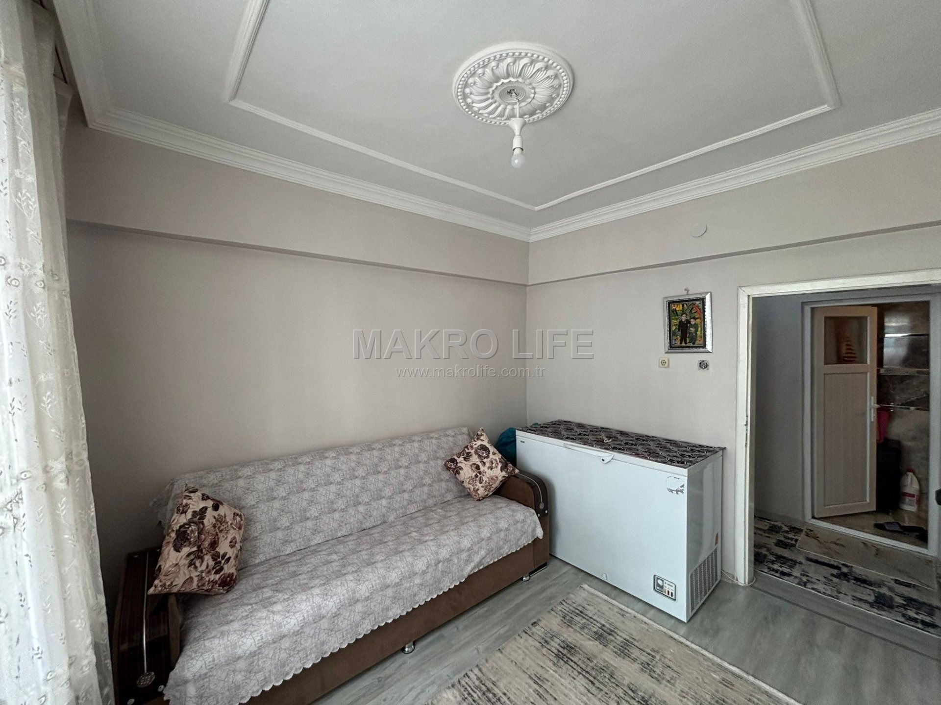 MAKRO LİFE'DEN TOPTANCILAR CİVARI SATILIK 3+1 BAKIMLI KOOPERATİF DAİRESİ