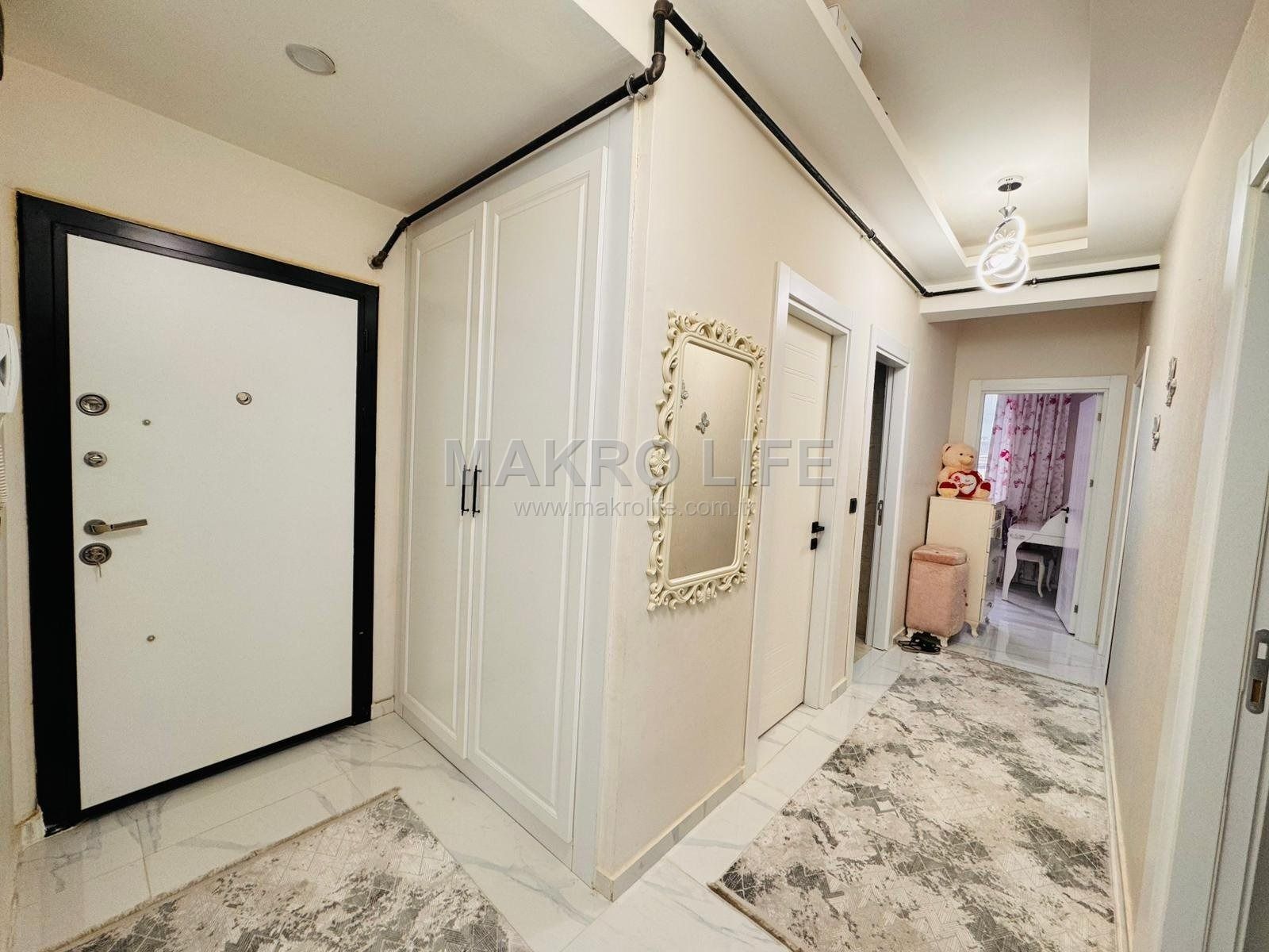 Stadyum Yolu Üzeri Satılık 2+1 Daire, 85m², Merkezi Konum