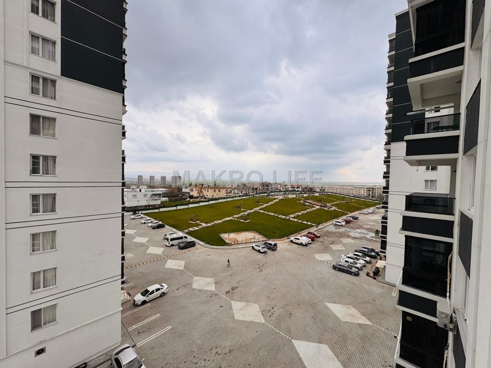 Stadyum Yolu Üzeri Satılık 2+1 Daire, 85m², Merkezi Konum