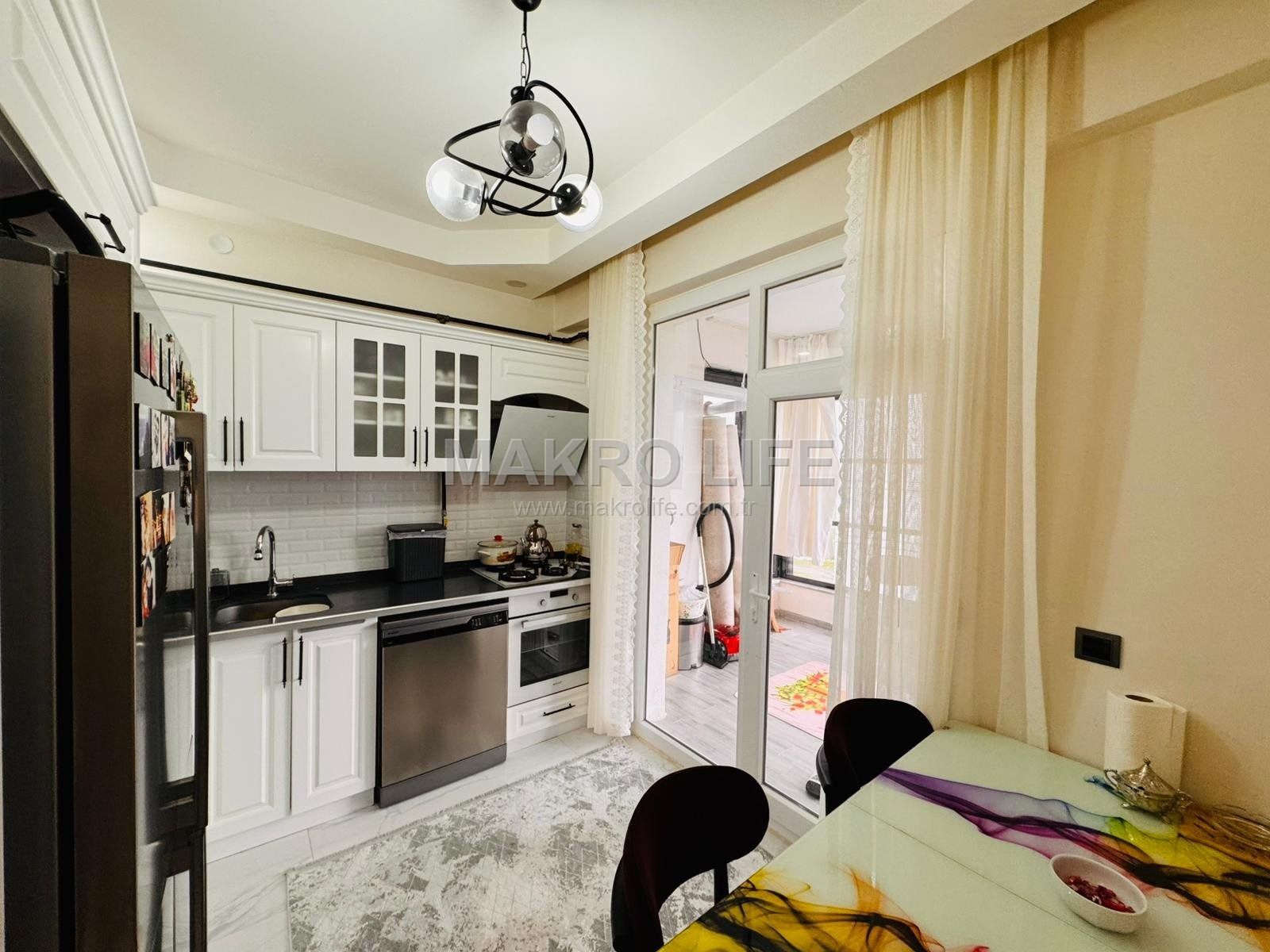 Stadyum Yolu Üzeri Satılık 2+1 Daire, 85m², Merkezi Konum