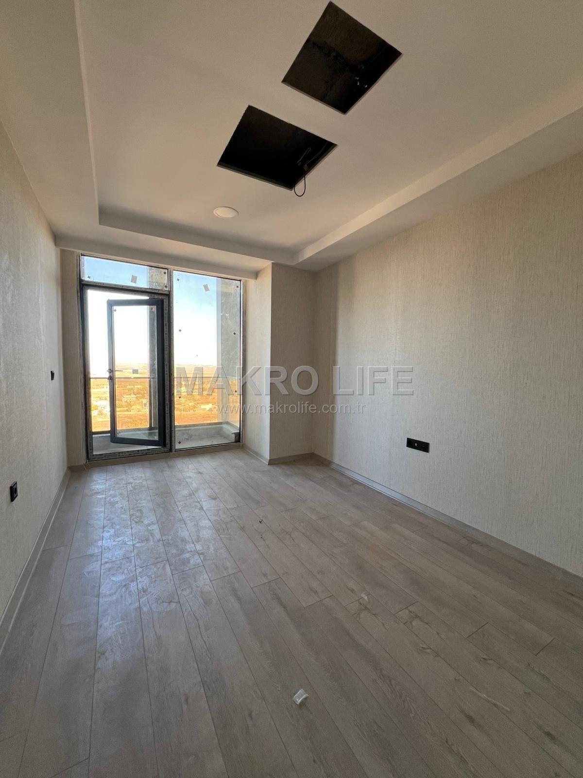 ÇETİNLER DİYARLAND'TA SATILIK 2+1 BÜRO