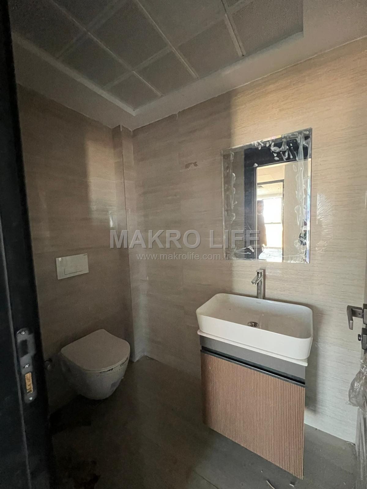 ÇETİNLER DİYARLAND'TA SATILIK 2+1 BÜRO