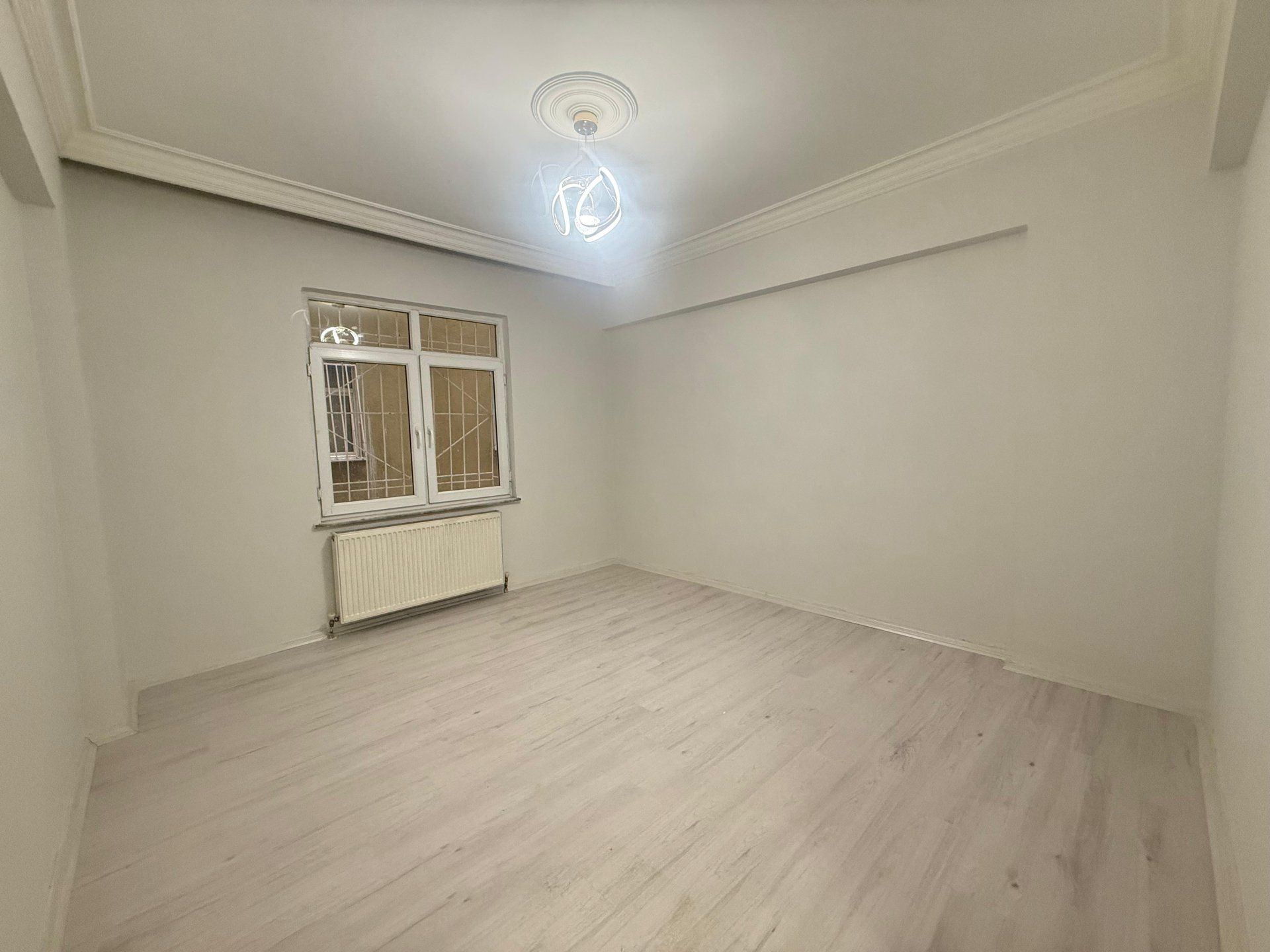 SANAT SOKAĞININ EN GÜZEL KONUMUNDA 3+1 ACİLL SATILIK