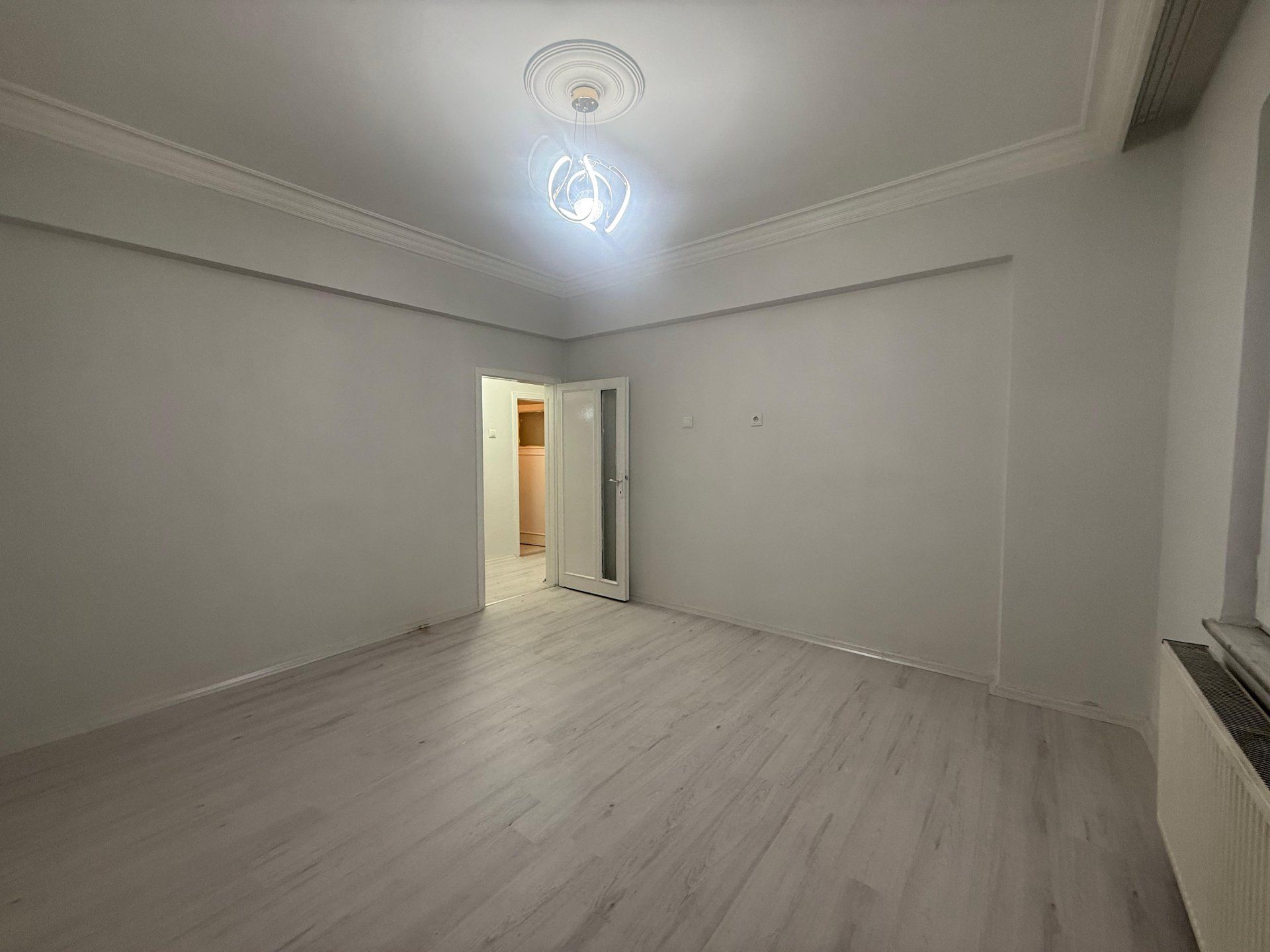 SANAT SOKAĞININ EN GÜZEL KONUMUNDA 3+1 ACİLL SATILIK