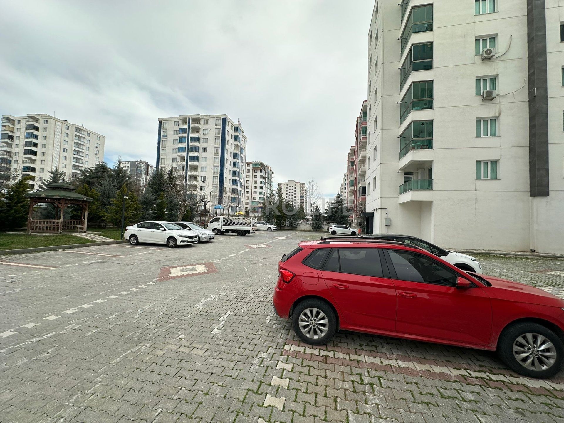 SATILIK ZANA DÜĞÜN SALONU KARŞISI 2+1 FIRSAT DAİRE