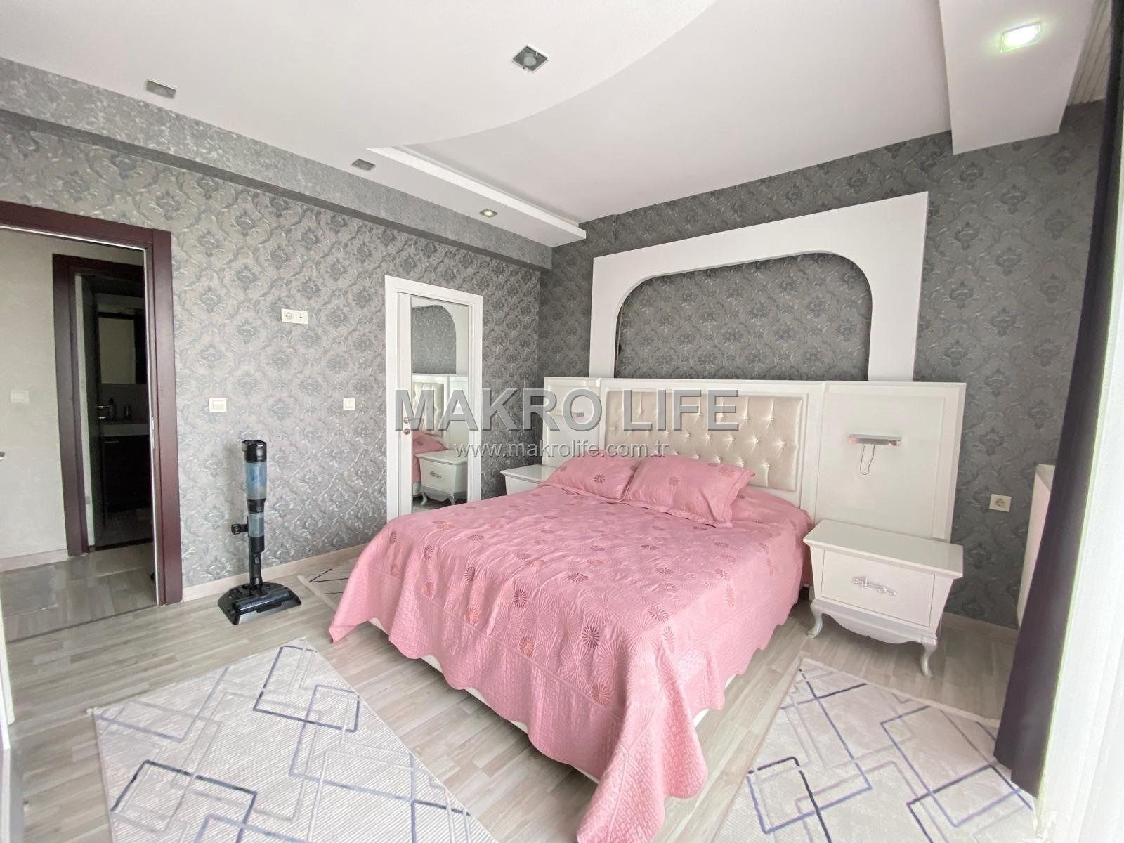 RADİSSON OTEL ARKASI ACİL SATILIK 4+1 DAİRE