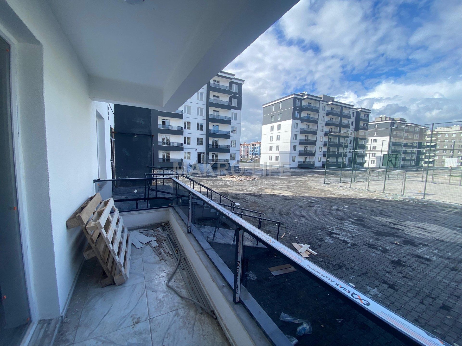 ŞEHİR HASTANESİ CİVARI SATILIK 1+1 DAİRE
