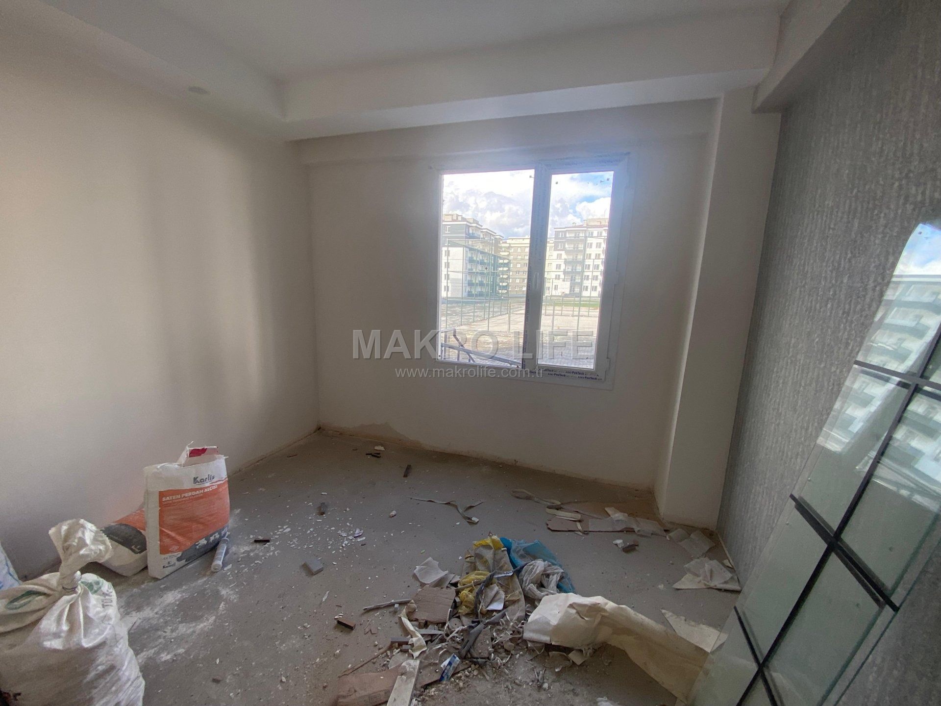 ŞEHİR HASTANESİ CİVARI SATILIK 1+1 DAİRE